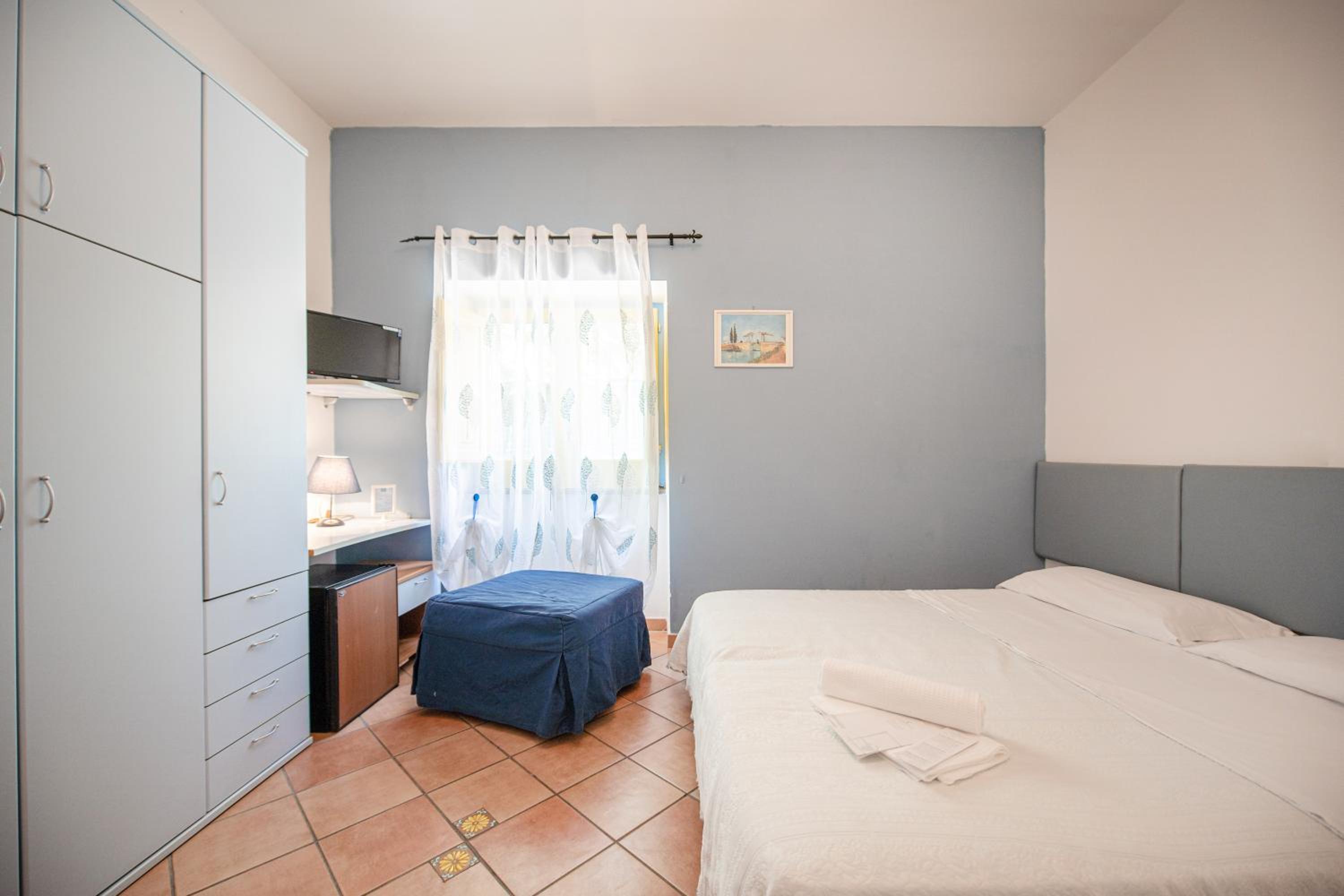 Basic Triple Room photo 3