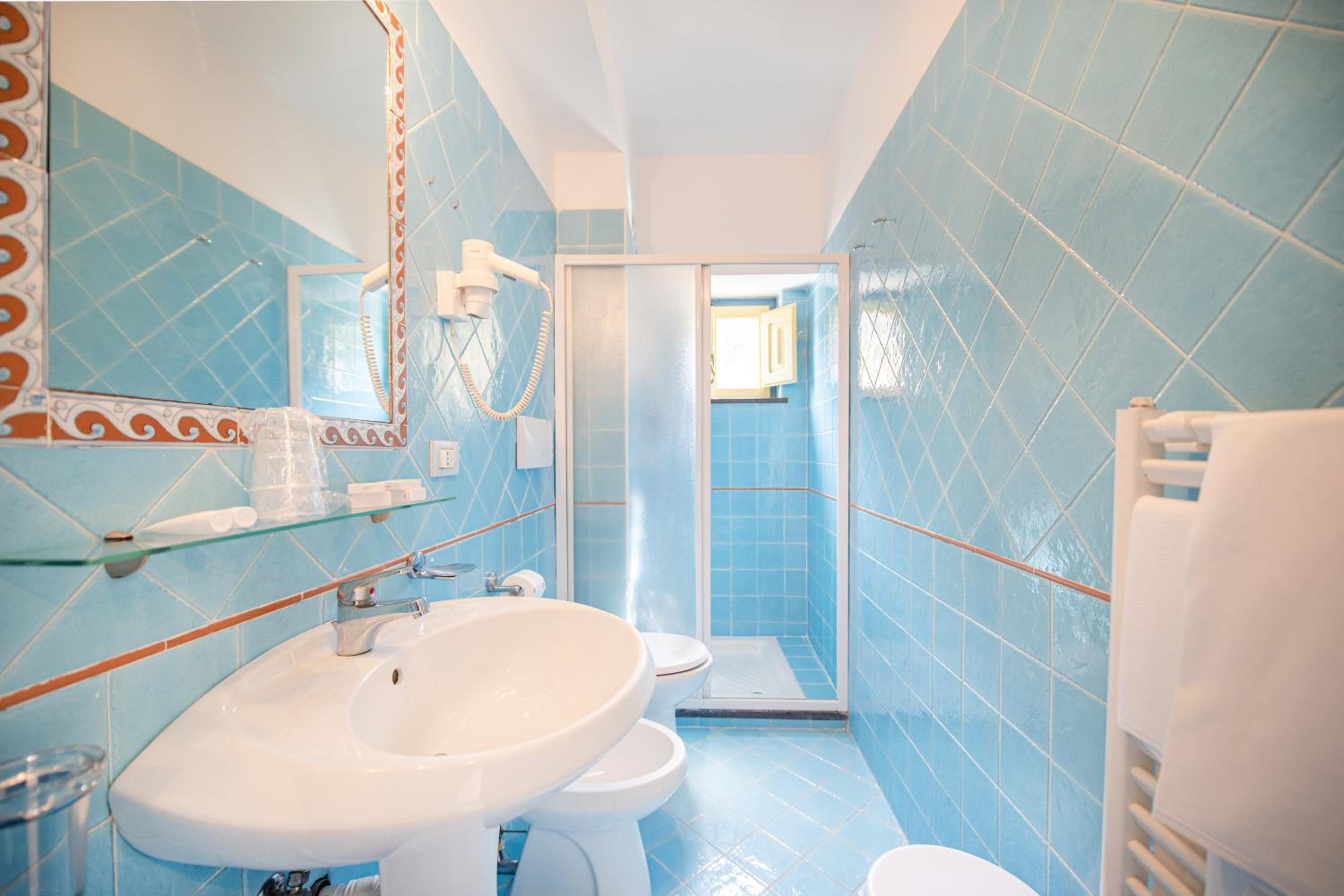 Basic Triple Room photo 2