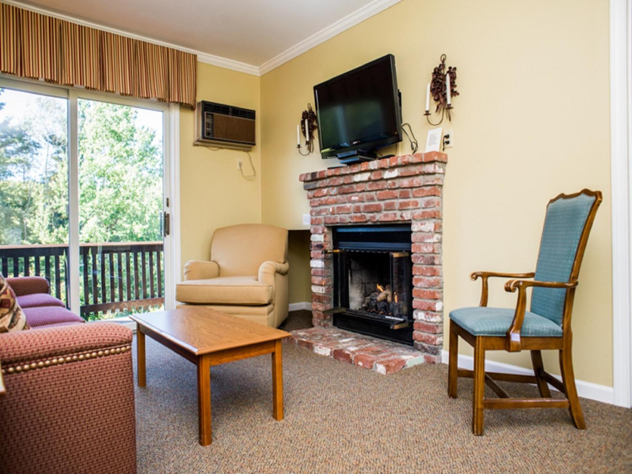 One-Bedroom Suite - Photo 2