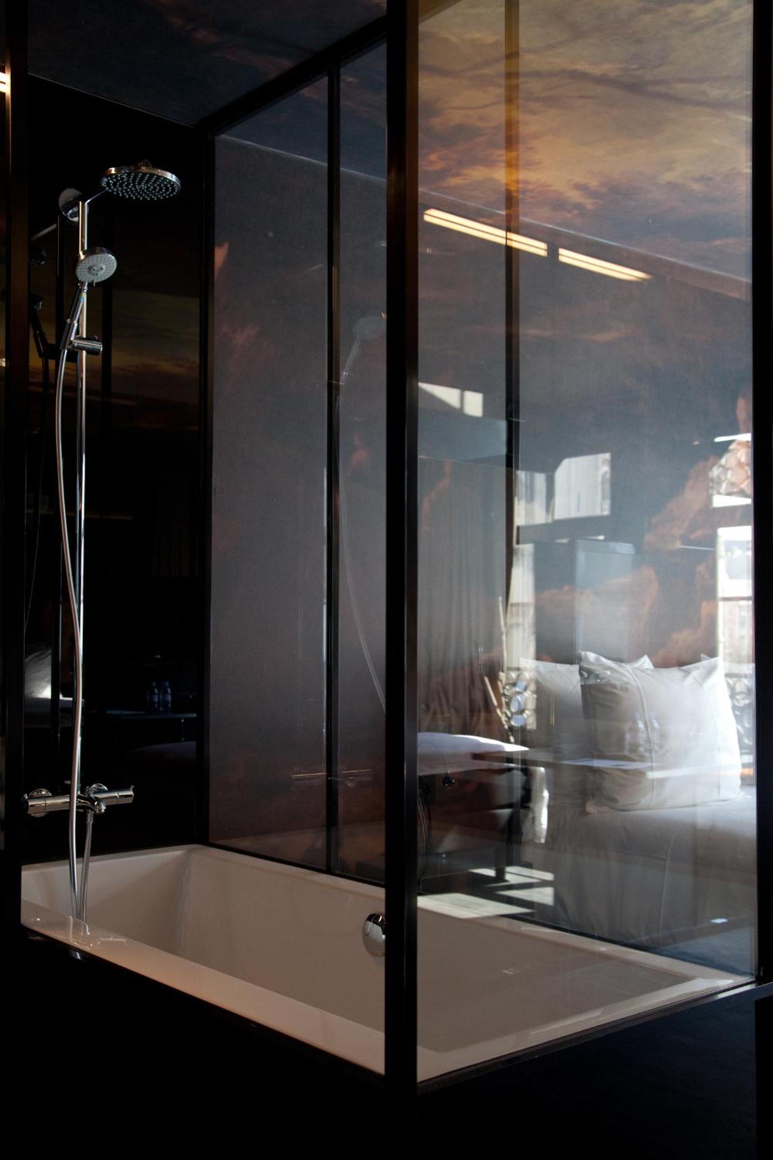 Deluxe Double Room with bath and Cathedral View - Photo 5
