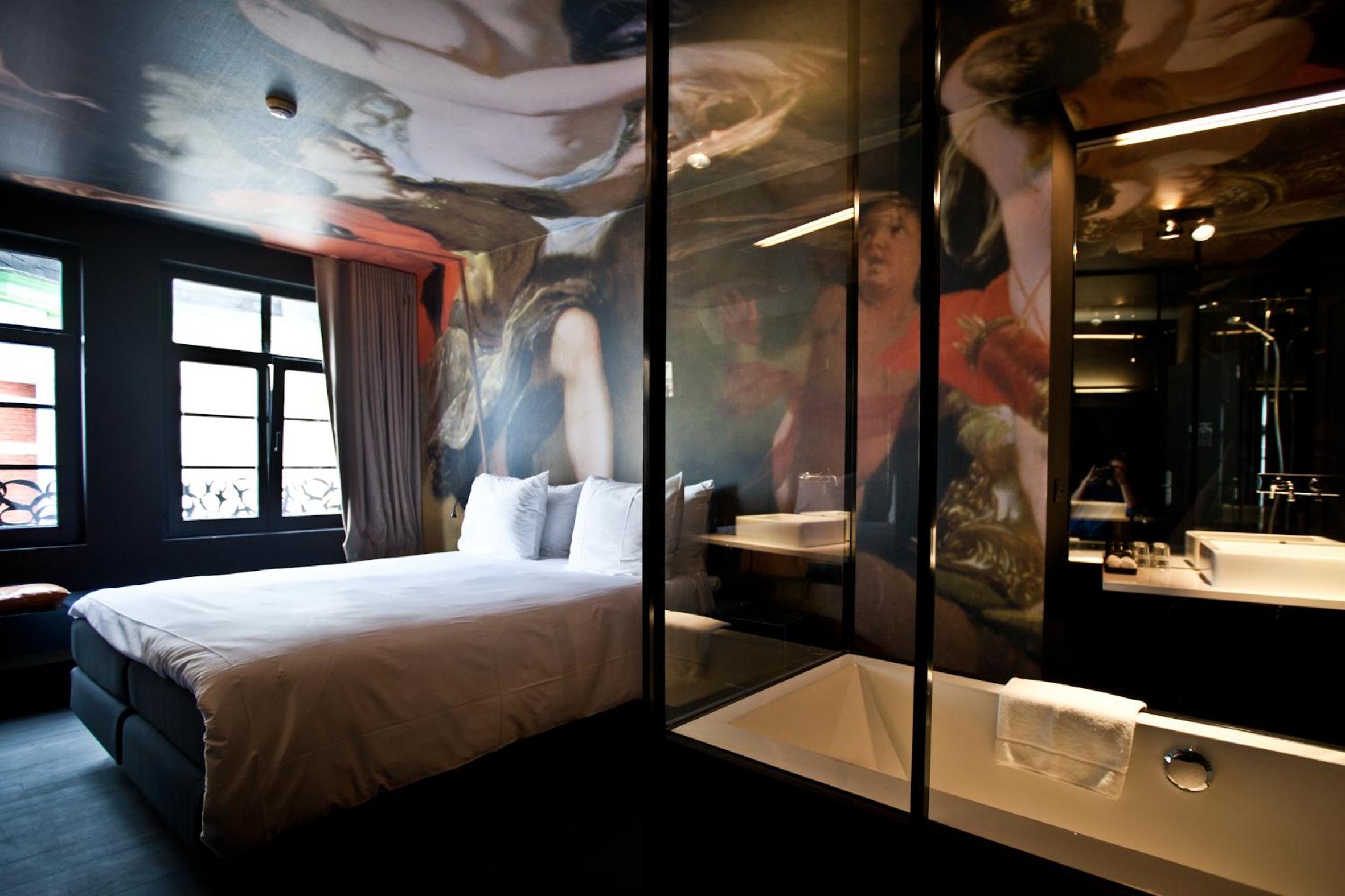Deluxe Double Room with bath and Cathedral View - Photo 1