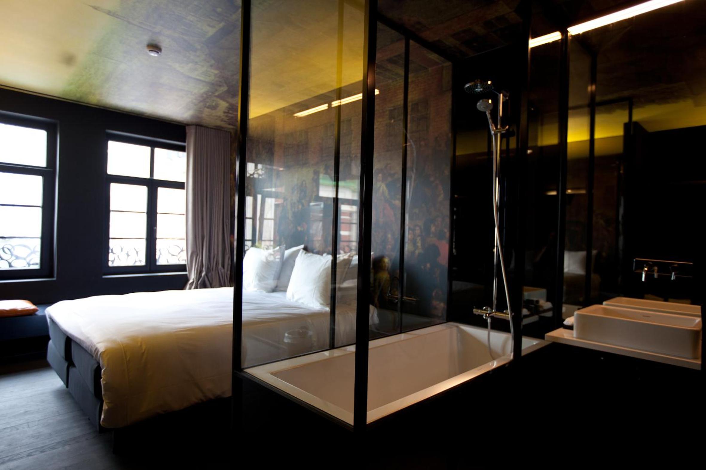 Deluxe Double Room with bath and Cathedral View - Photo 6