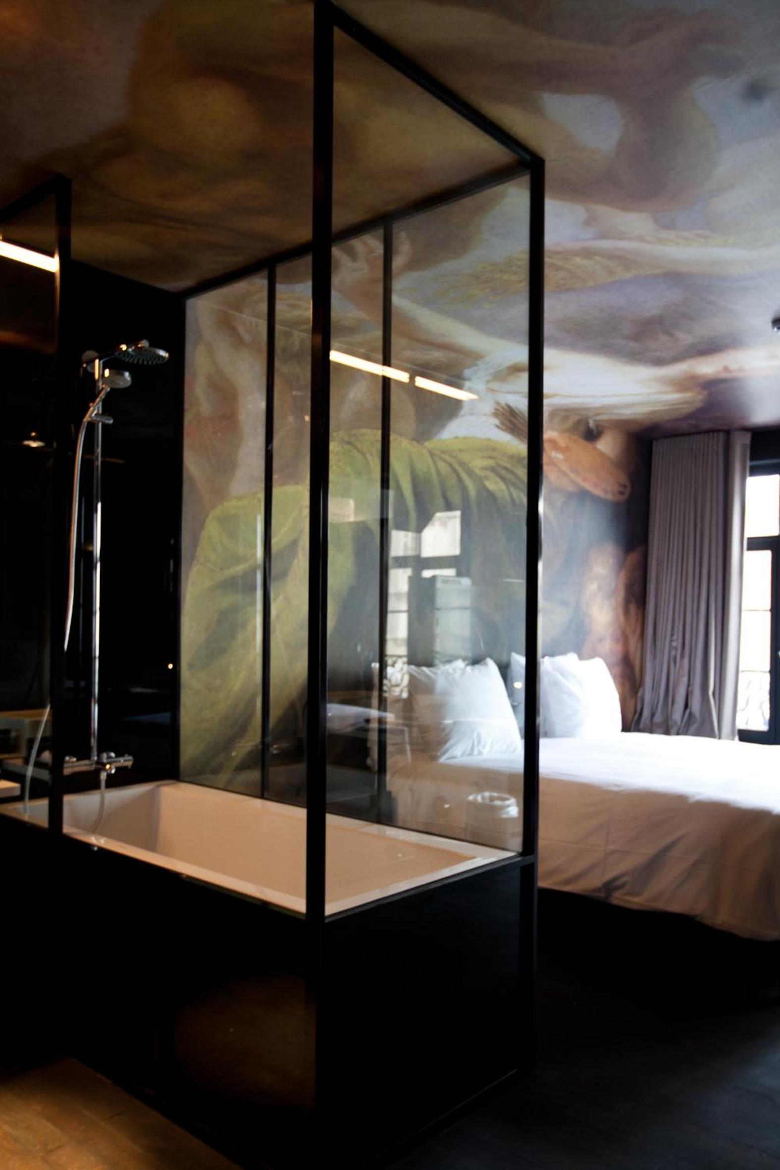 Deluxe Double Room with bath and Cathedral View - Photo 4
