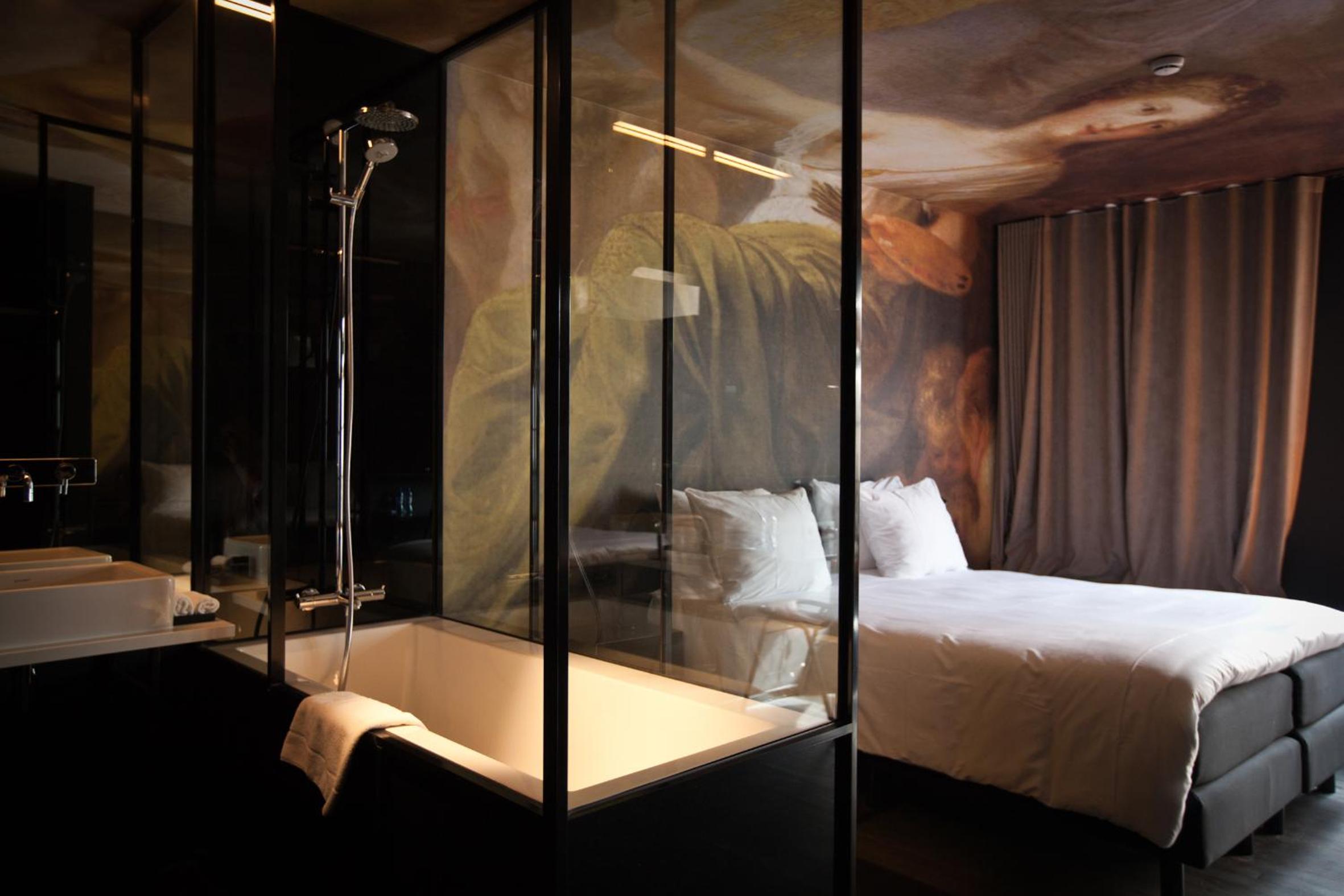 Deluxe Double Room with bath and Cathedral View - Photo 24