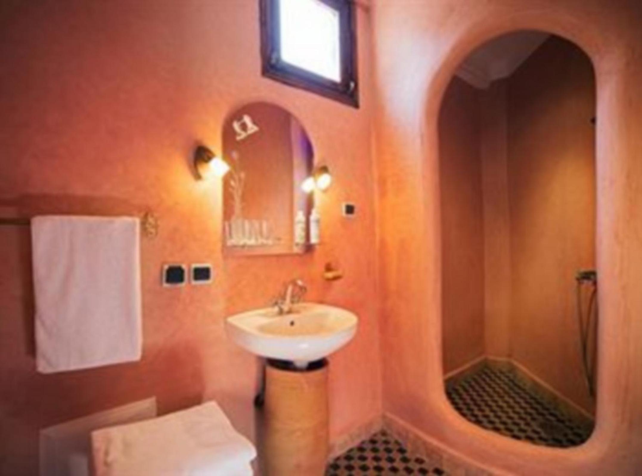 Double or Twin Room with Balcony - Photo 2