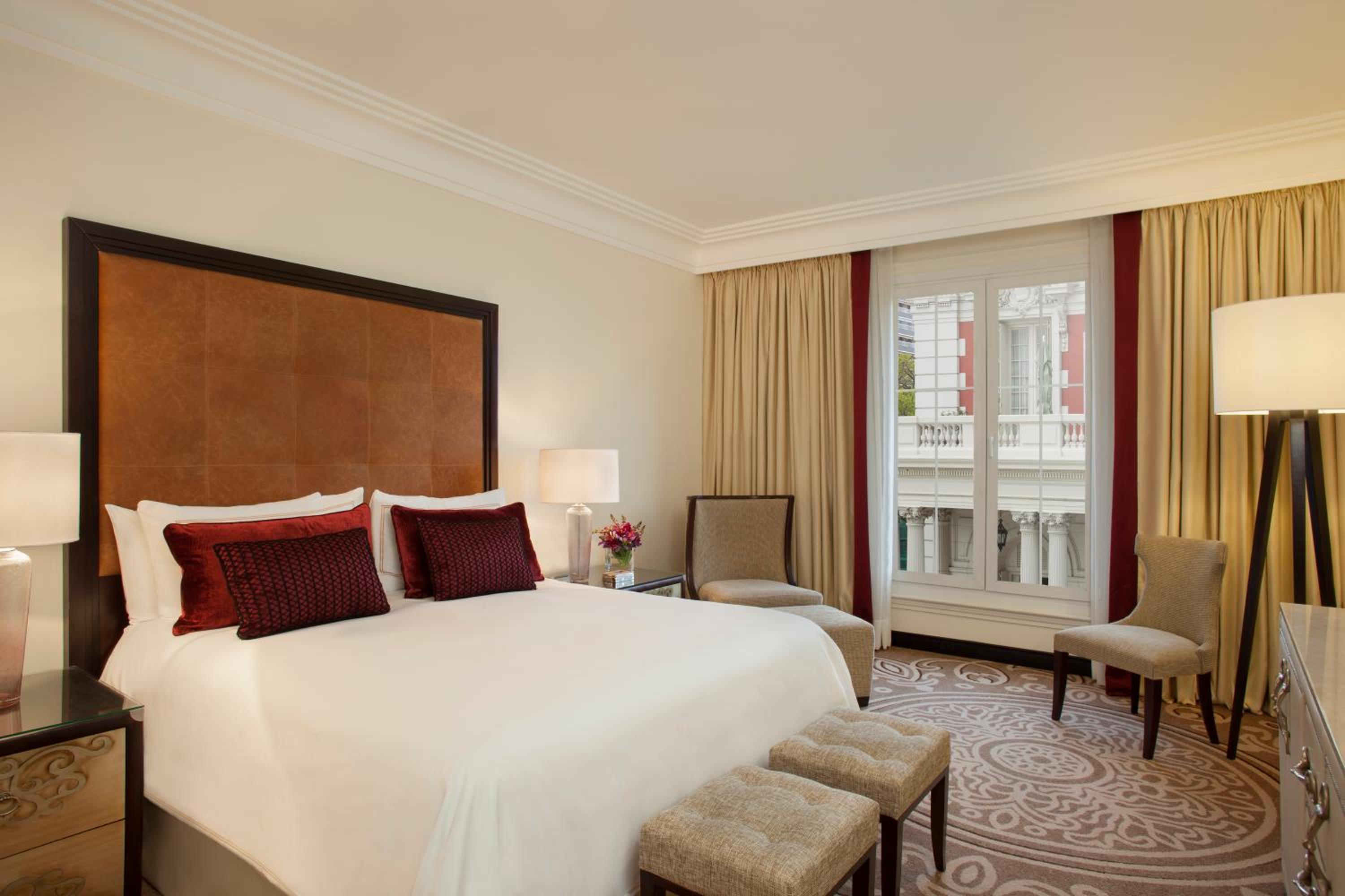 King Suite with Mansion View photo 3