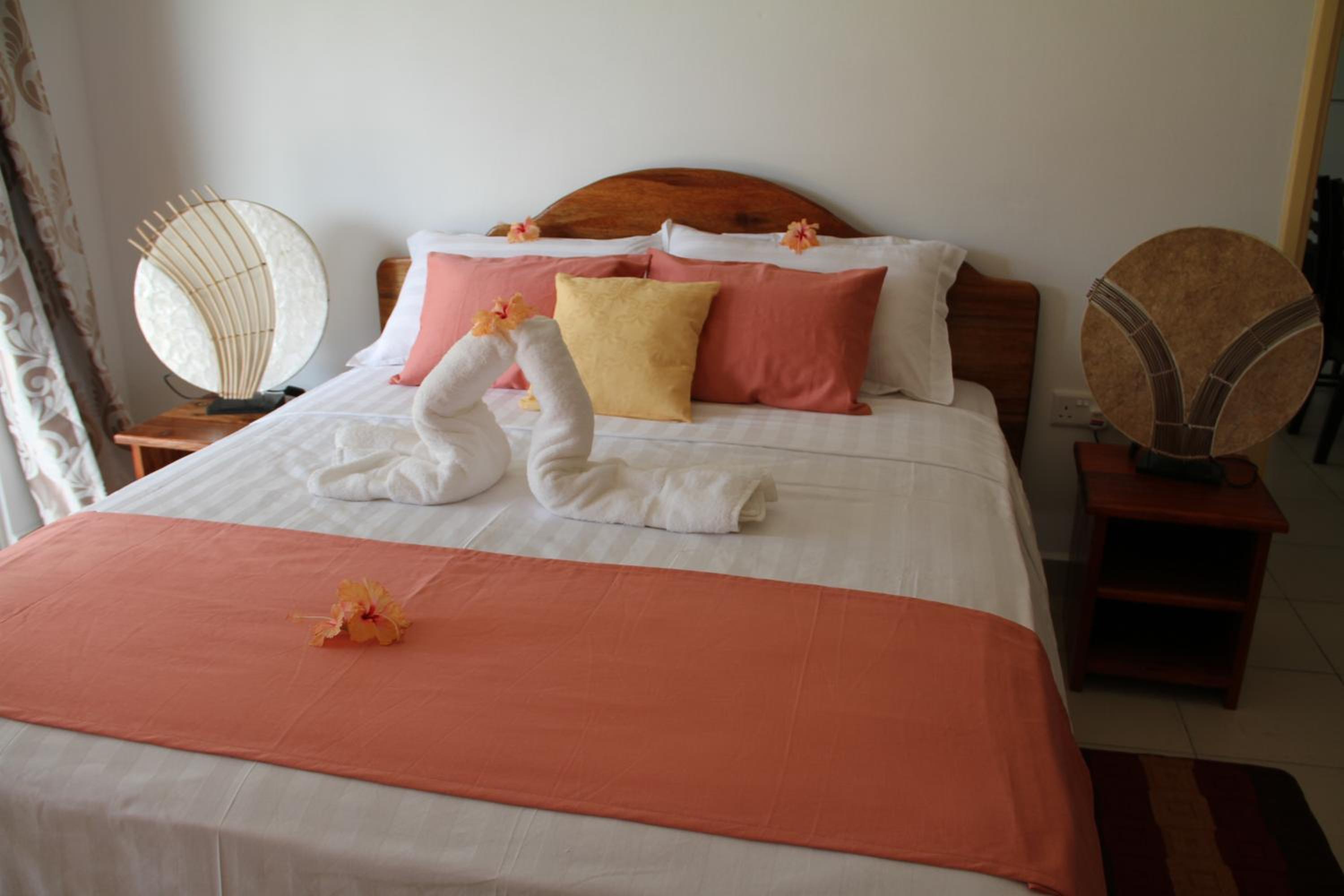 Two-Bedroom House - Photo 10