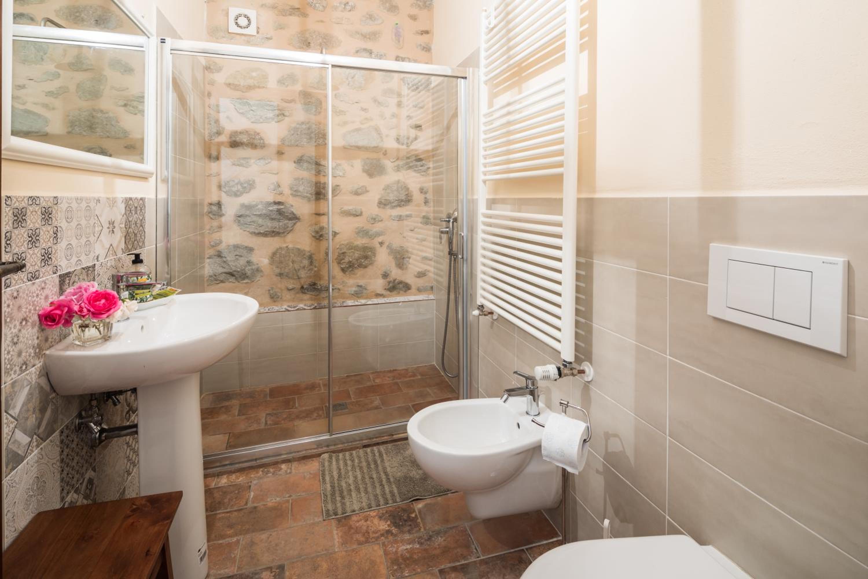 Double Room - Photo 12