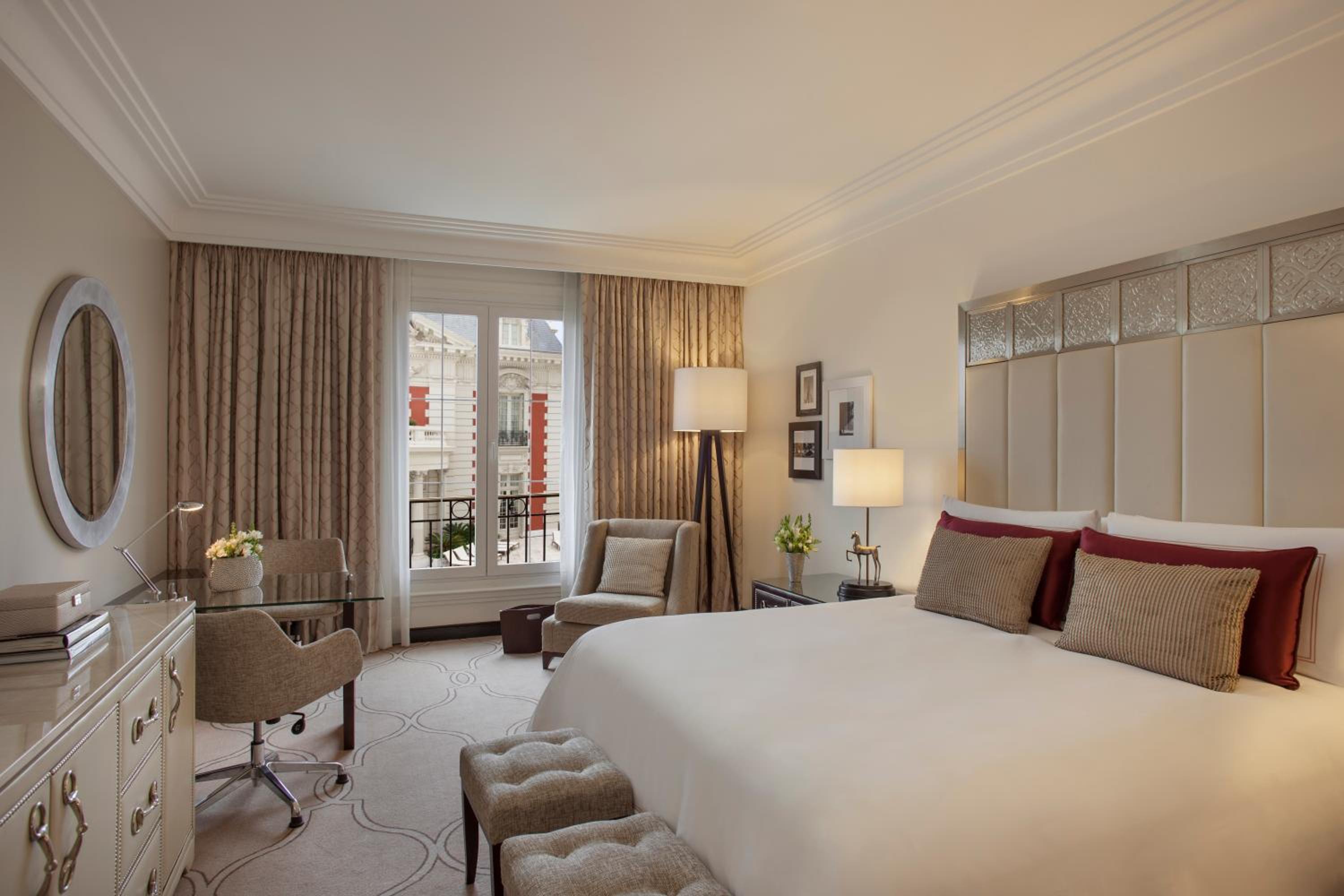 King Room with Mansion View photo 2