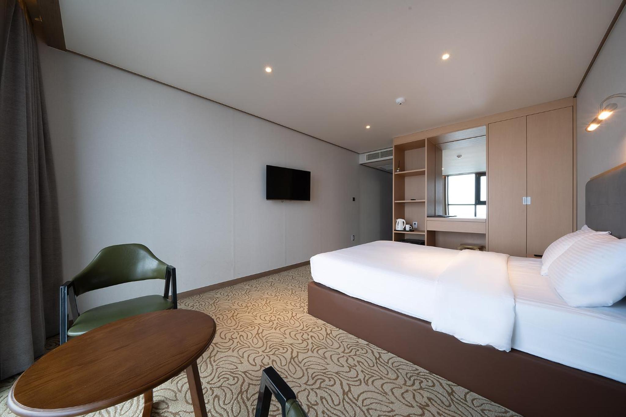 Double Room - Photo 8