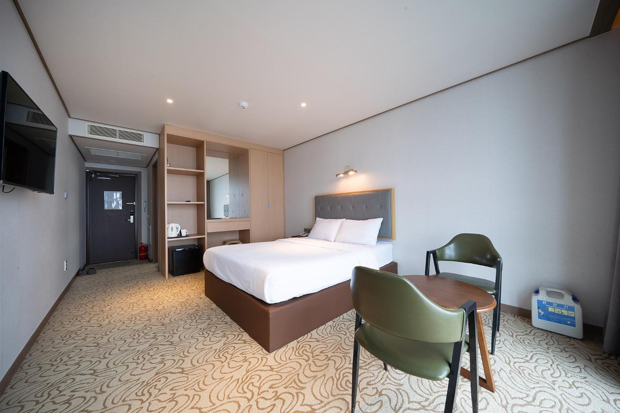 Double Room - Photo 10