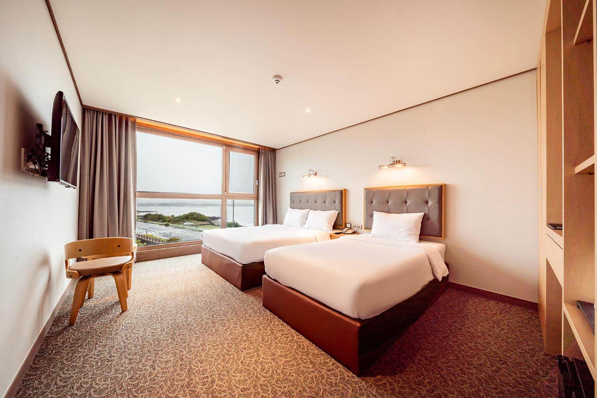 Deluxe Twin Room with Sea View - Photo 1