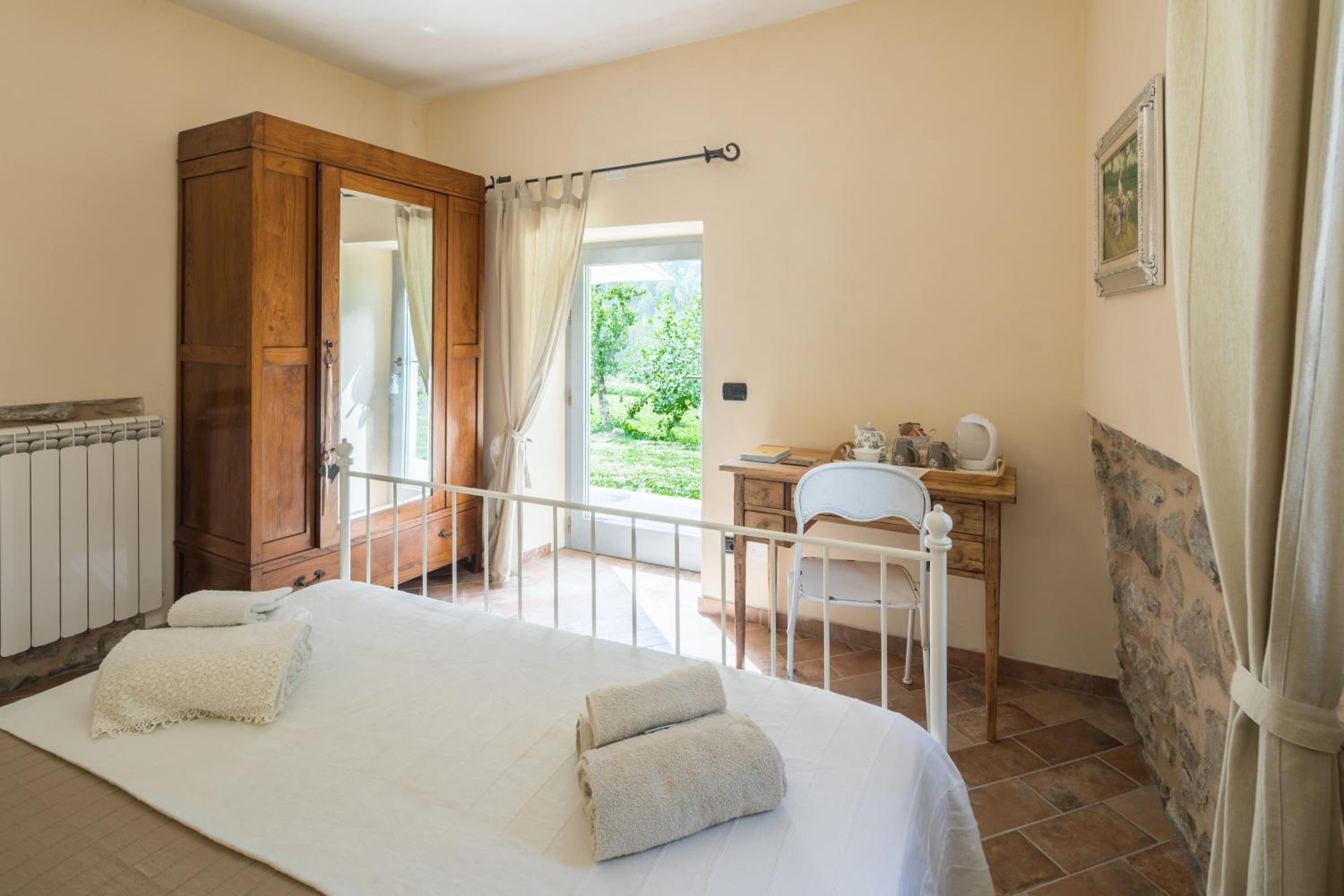 Double Room - Photo 10
