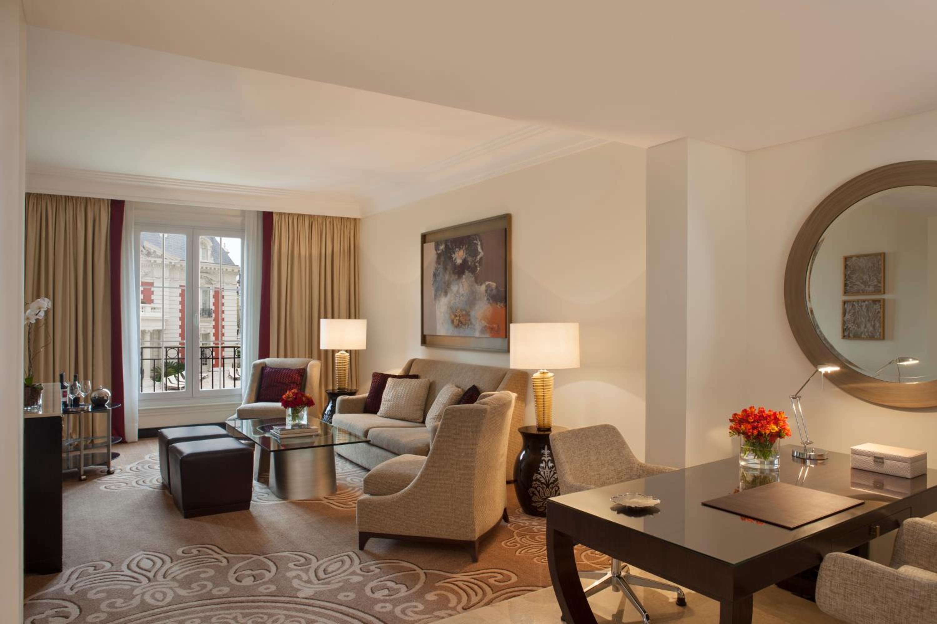 King Suite with Mansion View photo 1