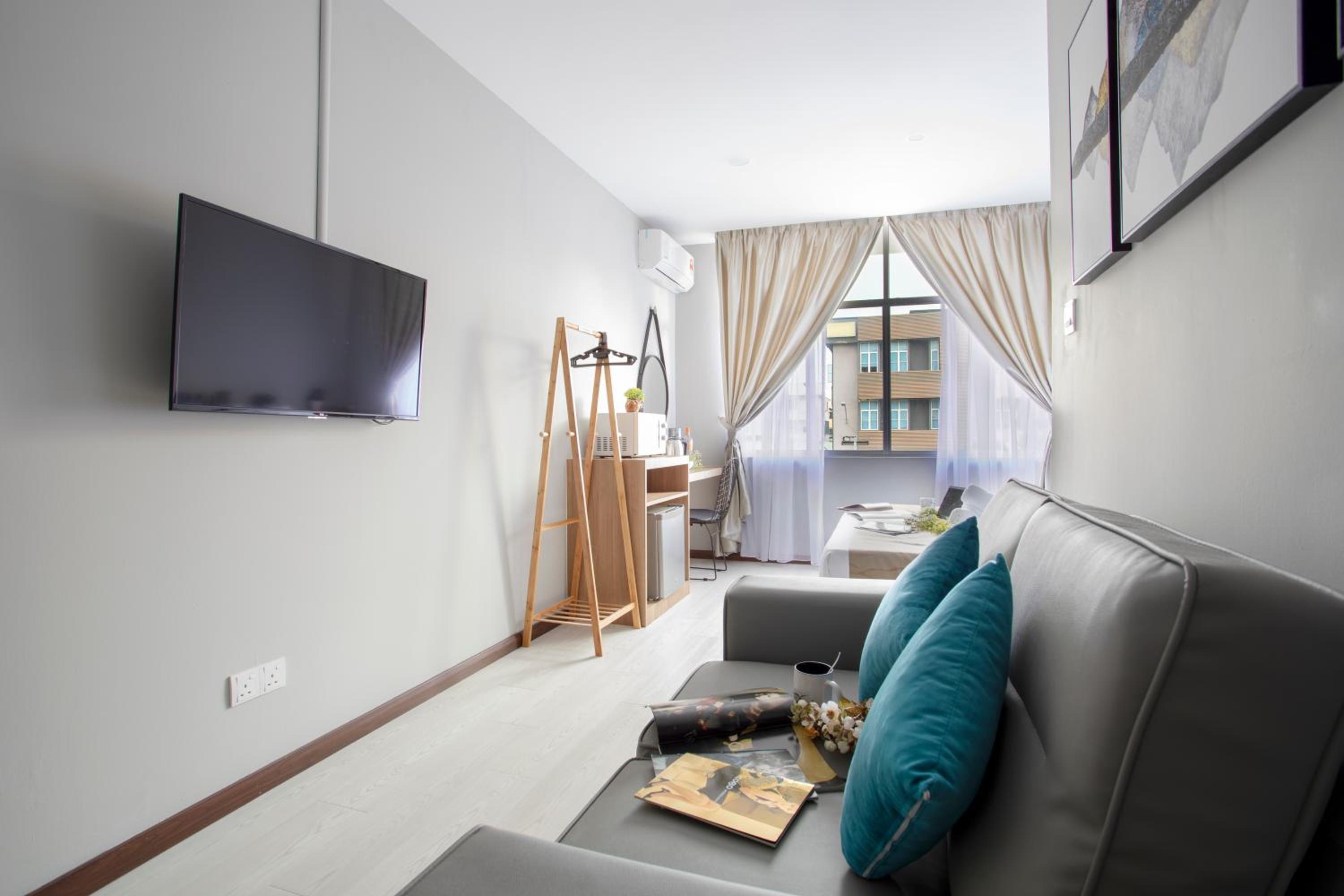 Minimalist King Suite - Photo 1