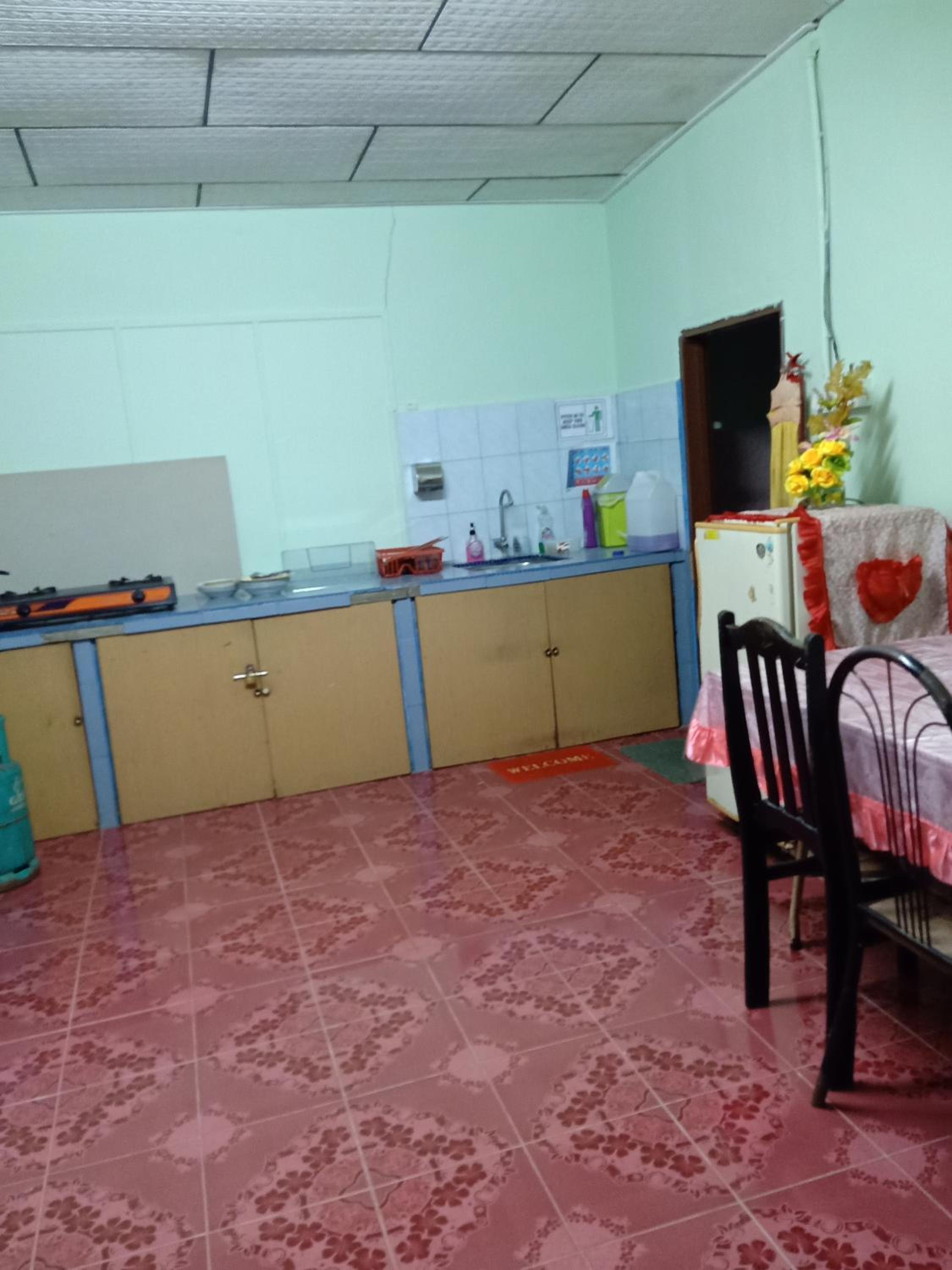 Basic Triple Room with Shared Bathroom photo 1