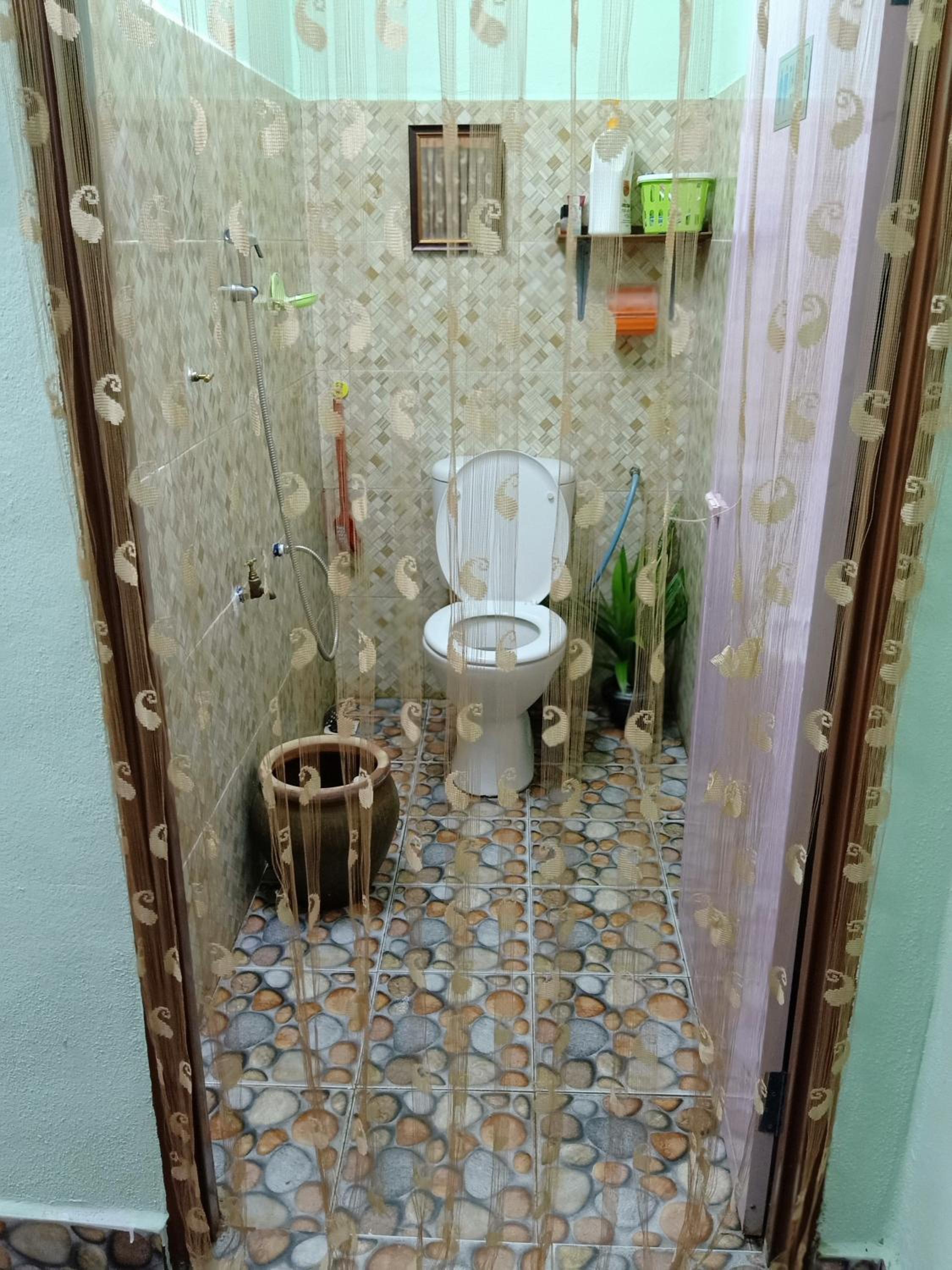 Family Room with Bathroom photo 2