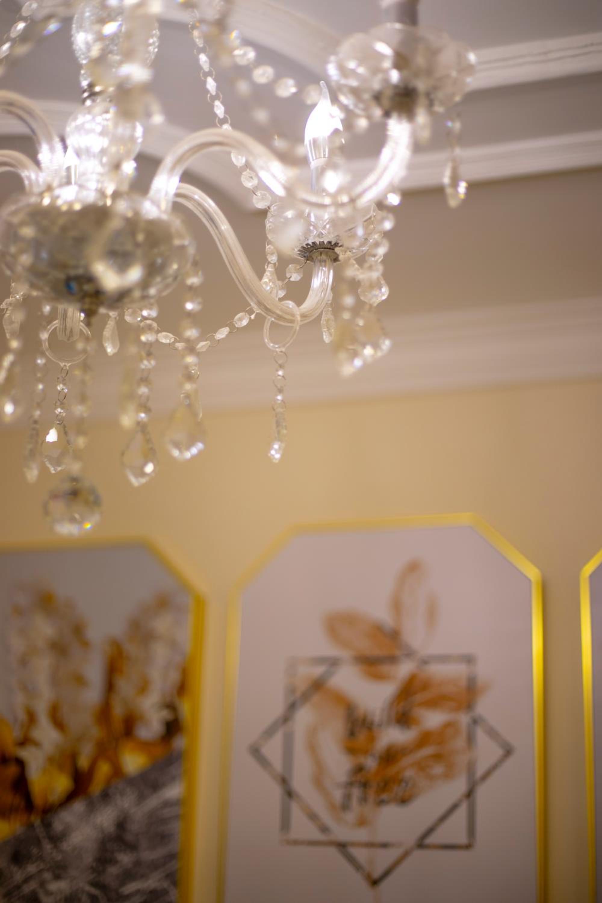 Victorian King Suite - Photo 4