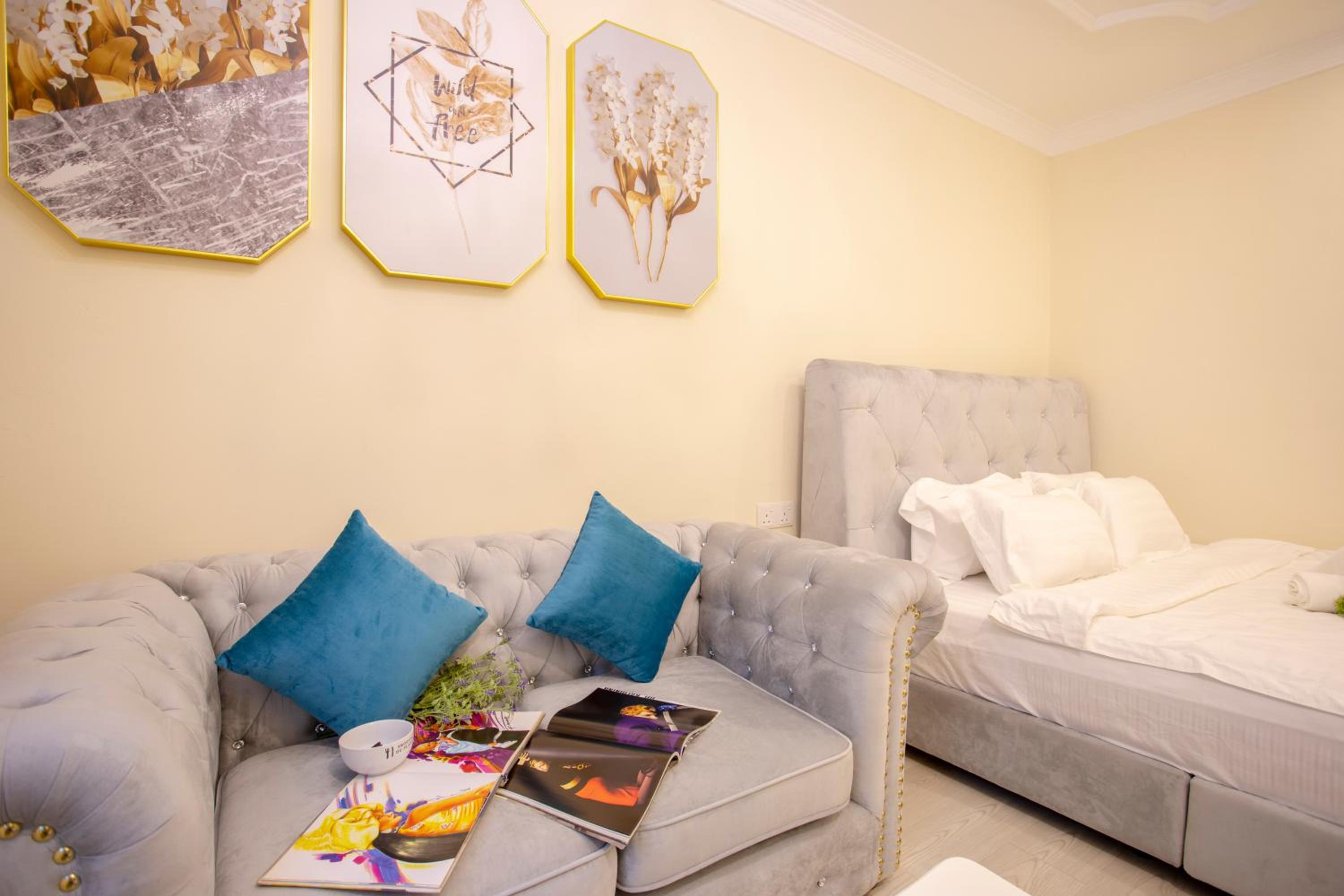 Victorian King Suite - Photo 6