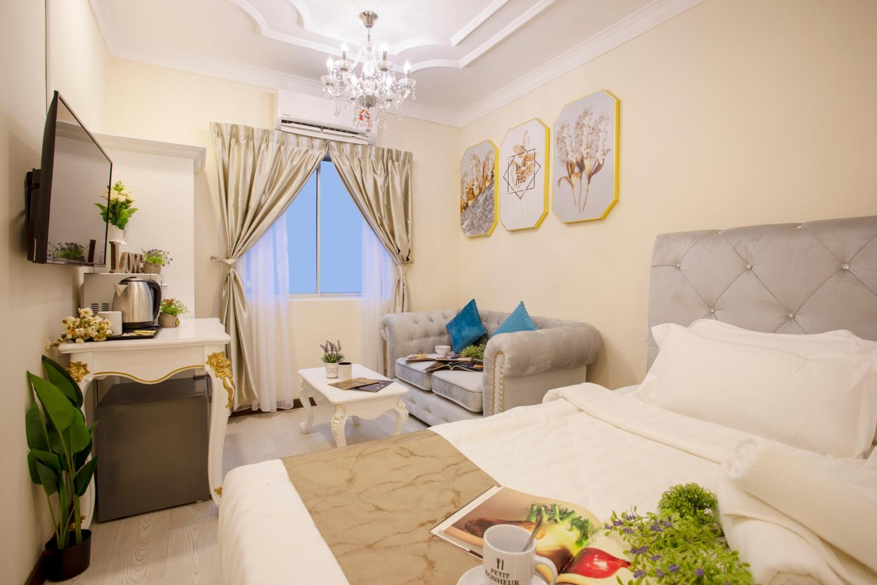 Victorian King Suite - Photo 2