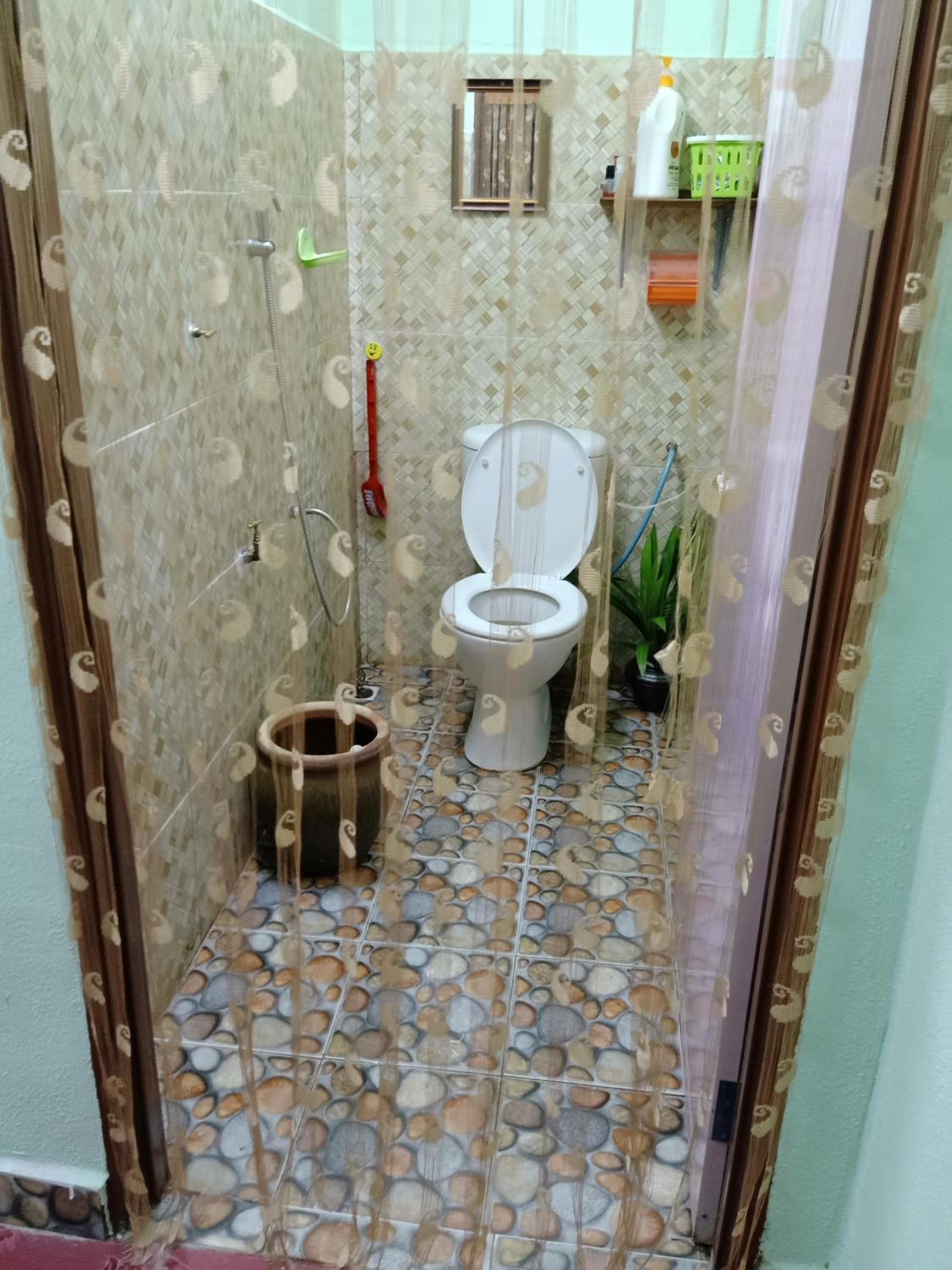 Family Room with Bathroom photo 3