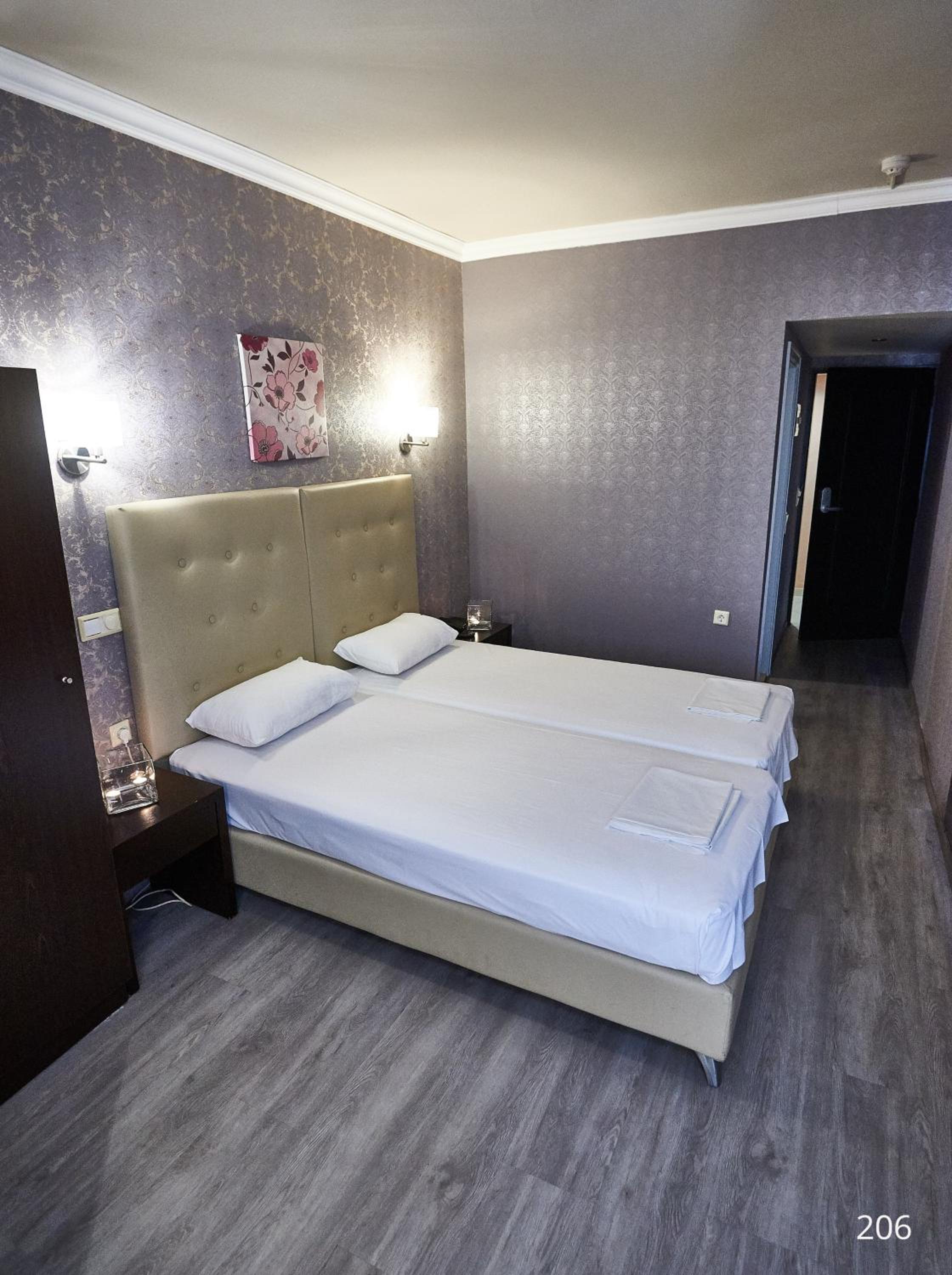 Budget Twin Room photo 3