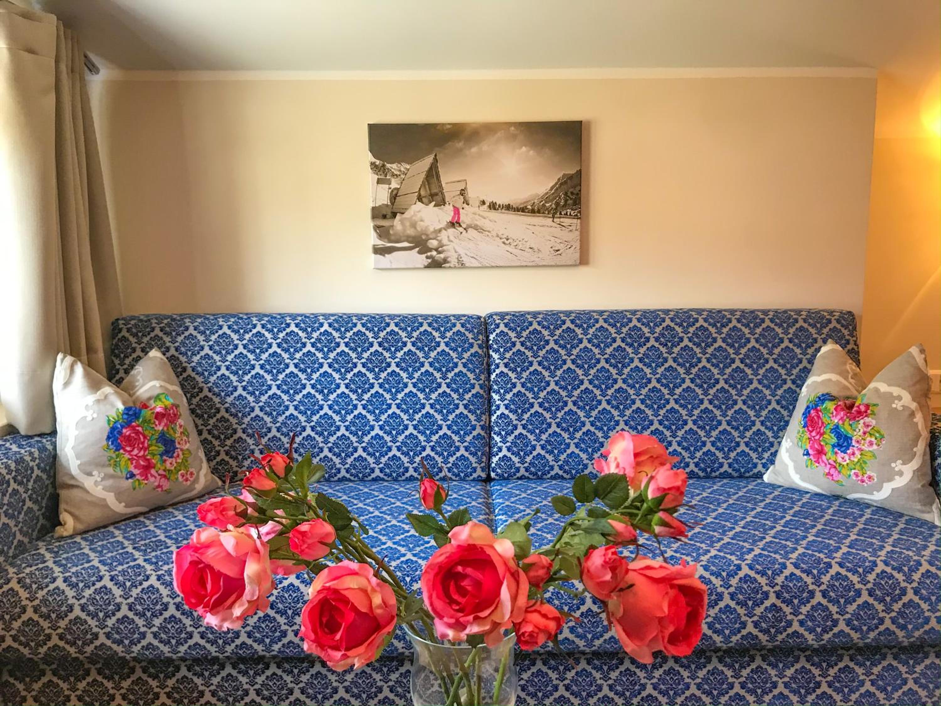 Family Room with Mountain View photo 2