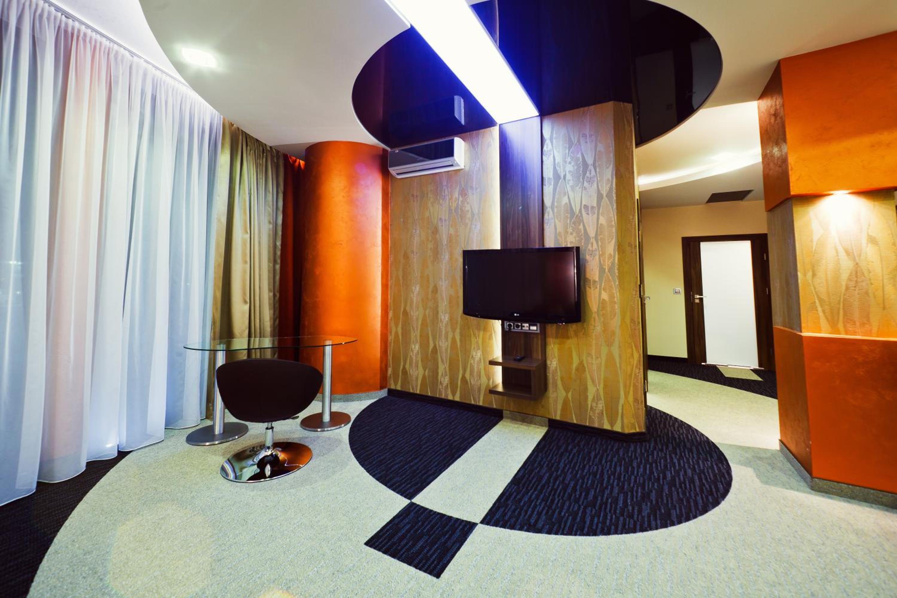 Suite - Photo 9