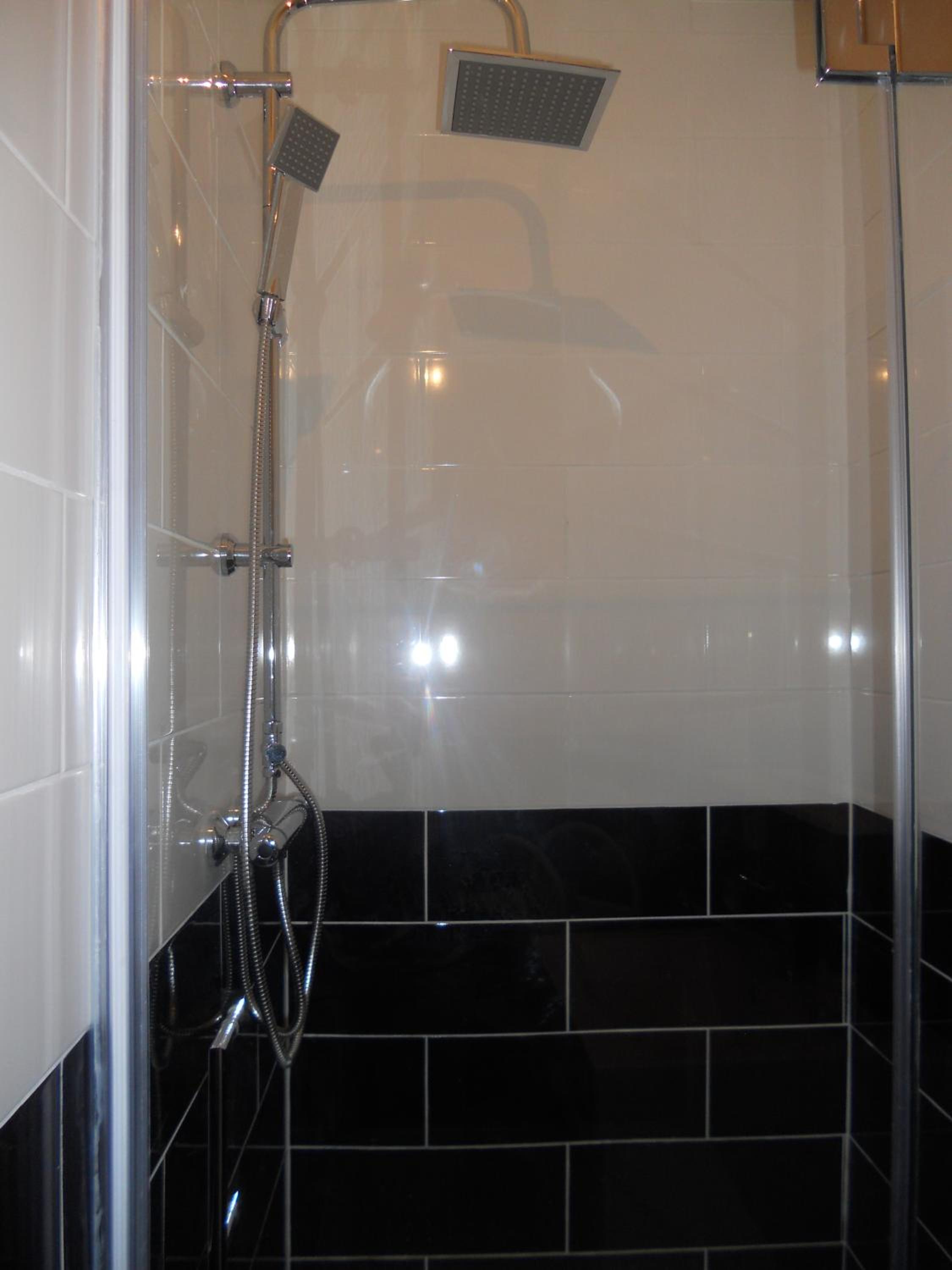 One-Bedroom Apartment - Photo 2