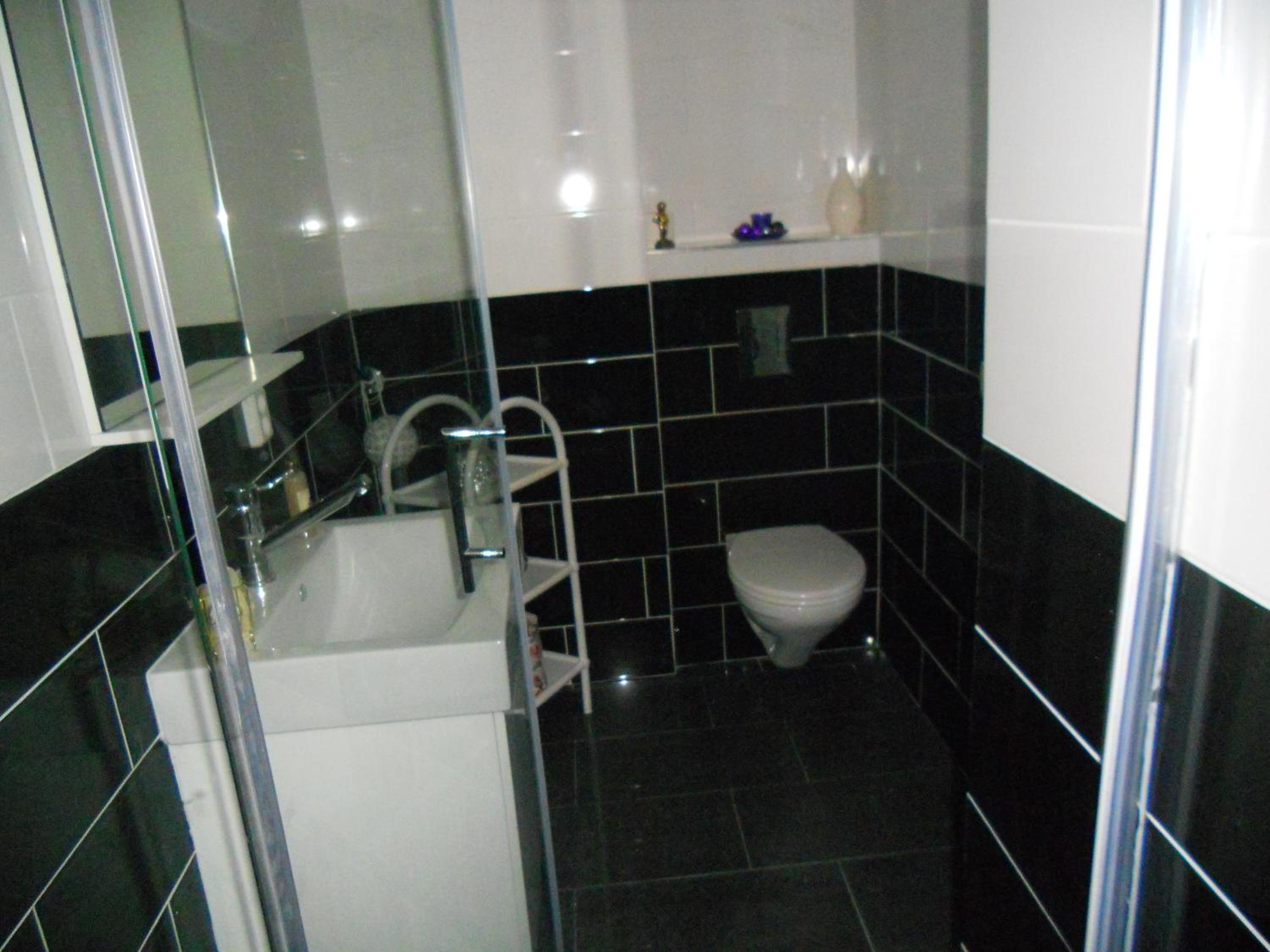 One-Bedroom Apartment - Photo 10