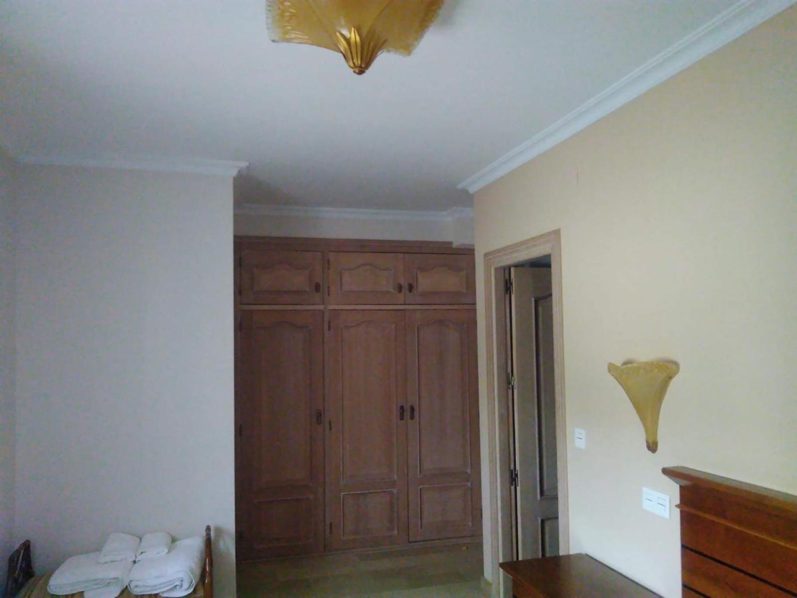 Seven-Bedroom House photo 3