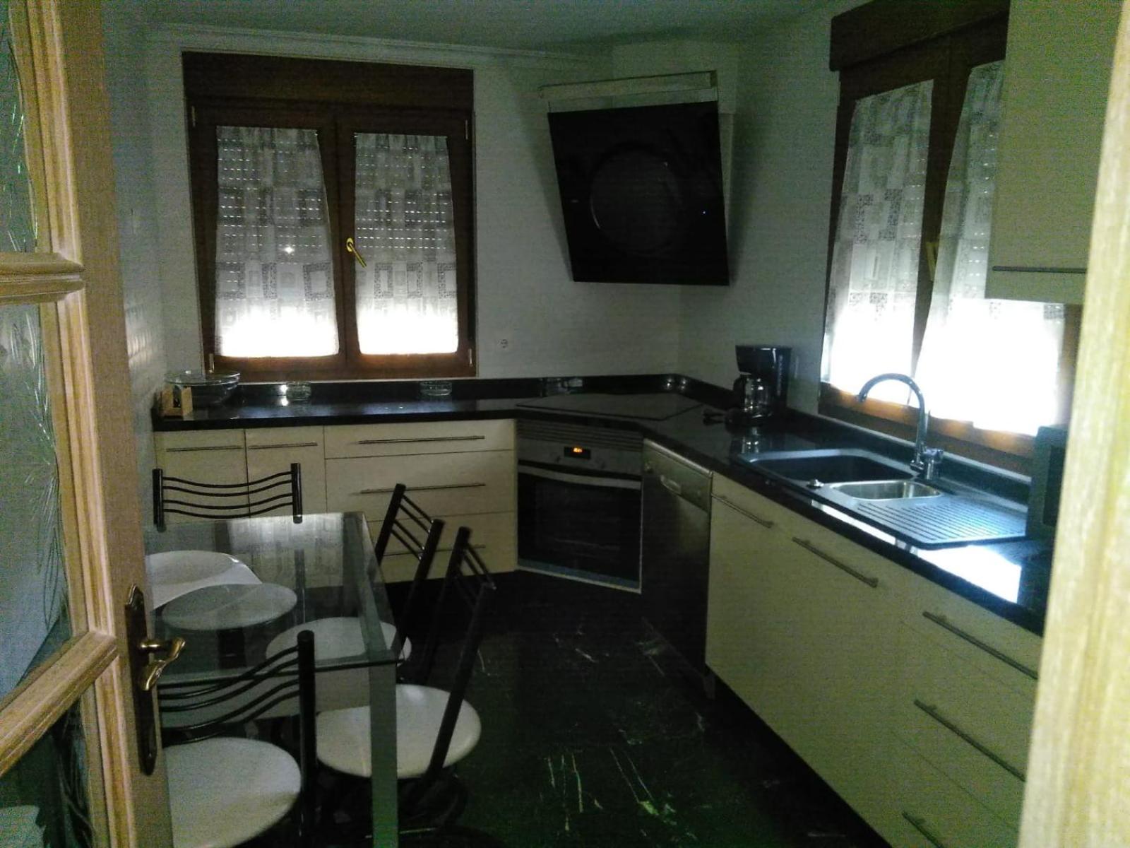 Seven-Bedroom House photo 2