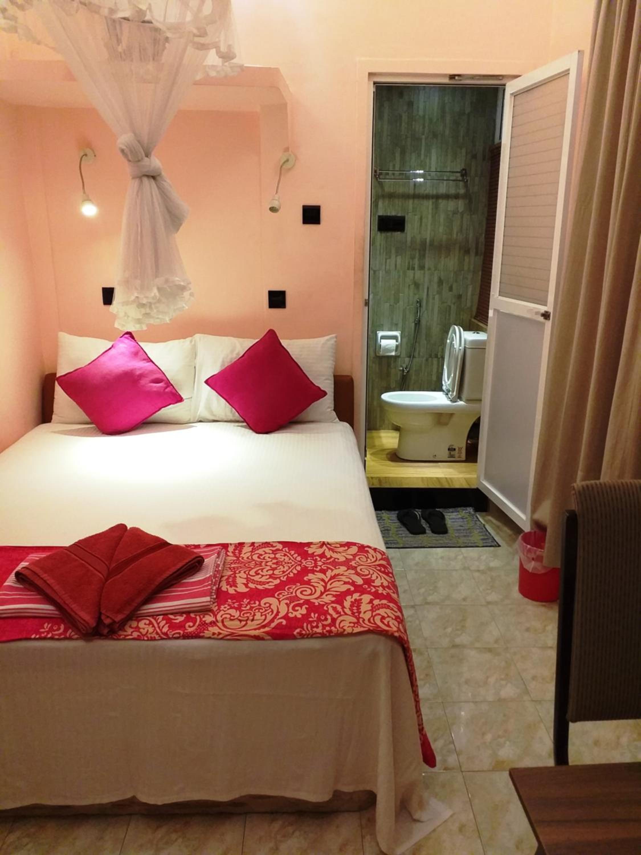 Single or Double Room with Private Bathroom and Fan