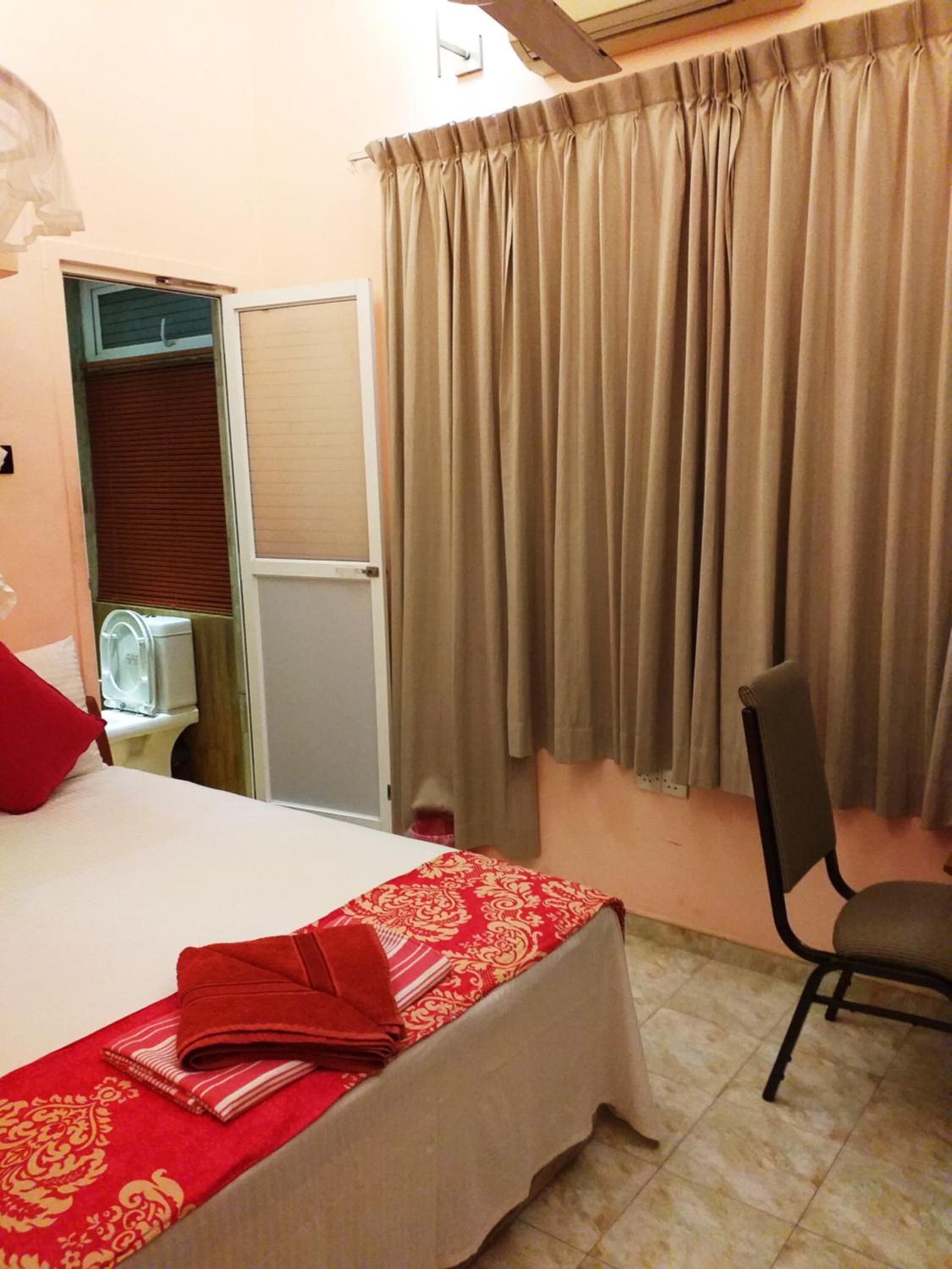 Single or Double Room with Private Bathroom and A/C