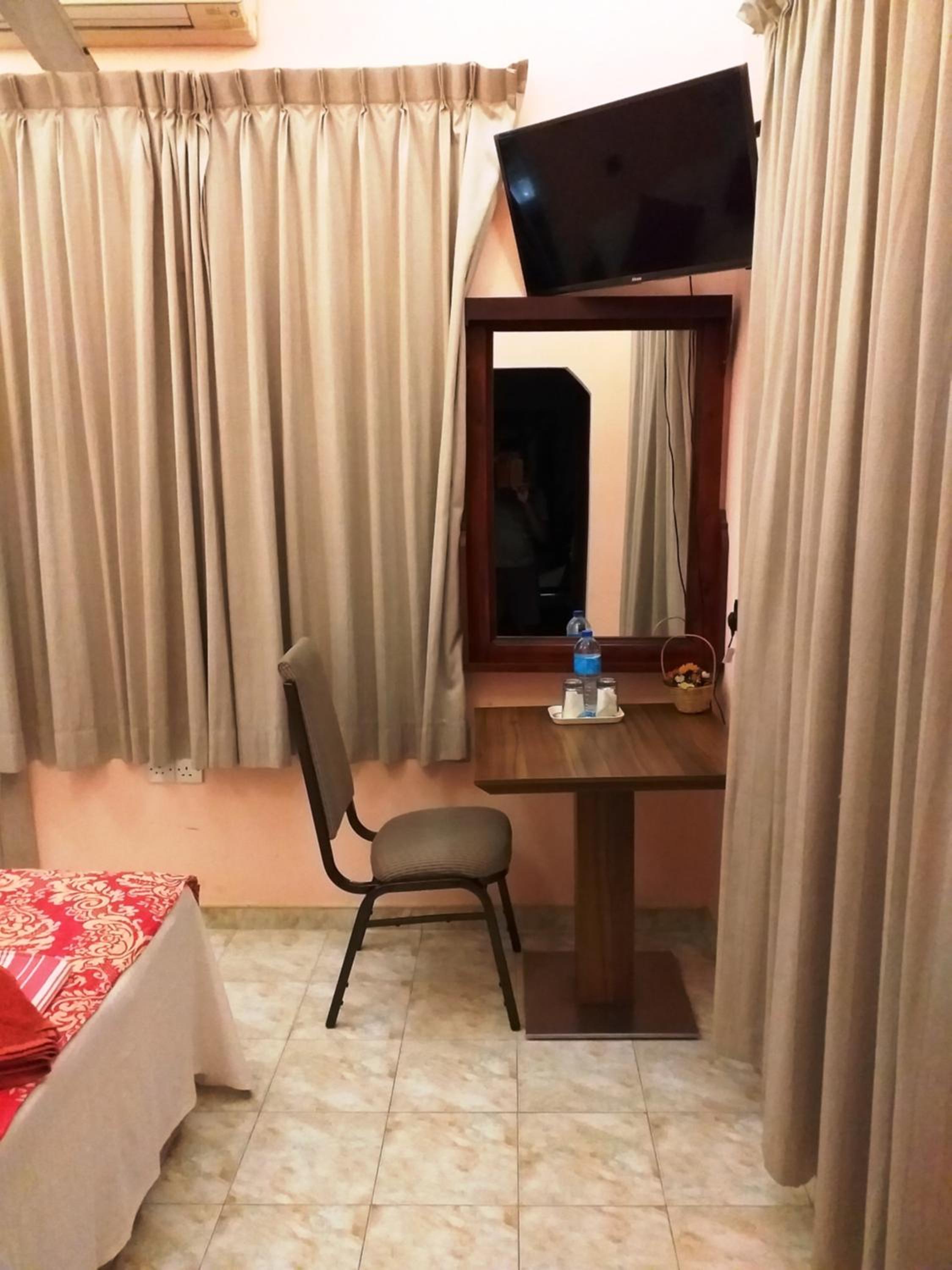 Single or Double Room with Private Bathroom and Fan photo 3