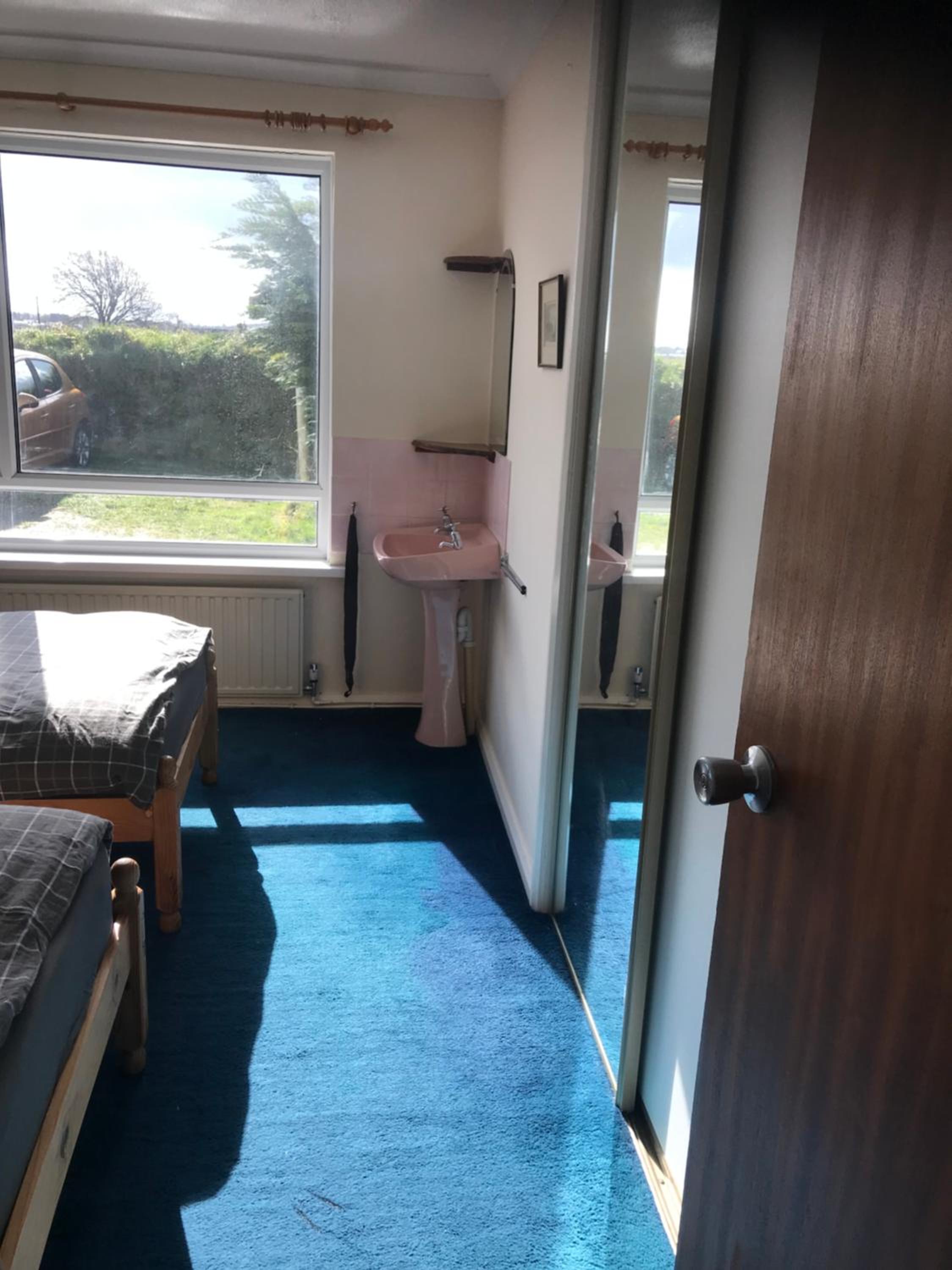 Twin Room - Photo 3