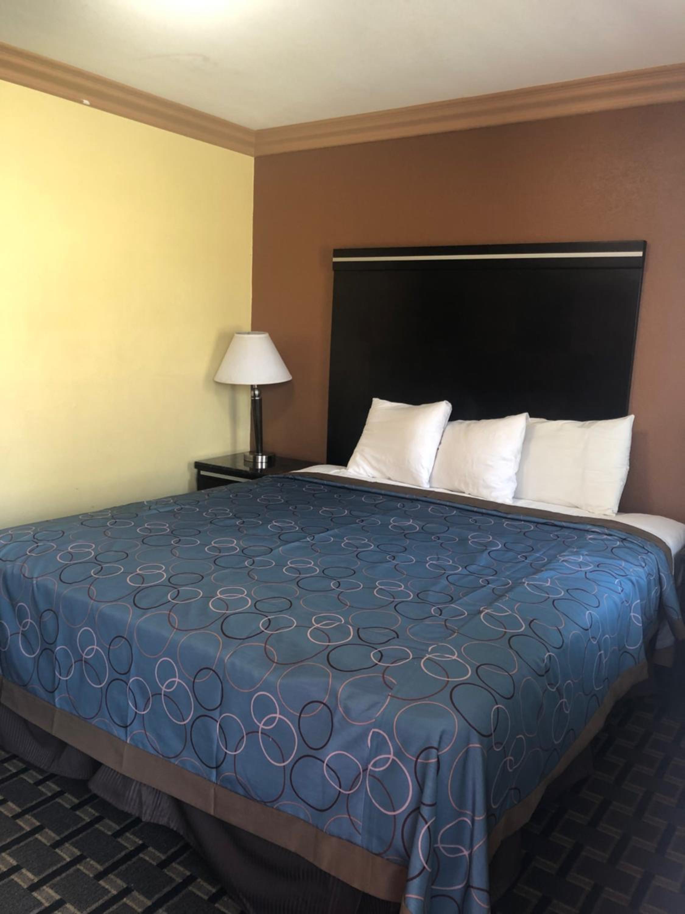 Standard Queen Room - Photo 1