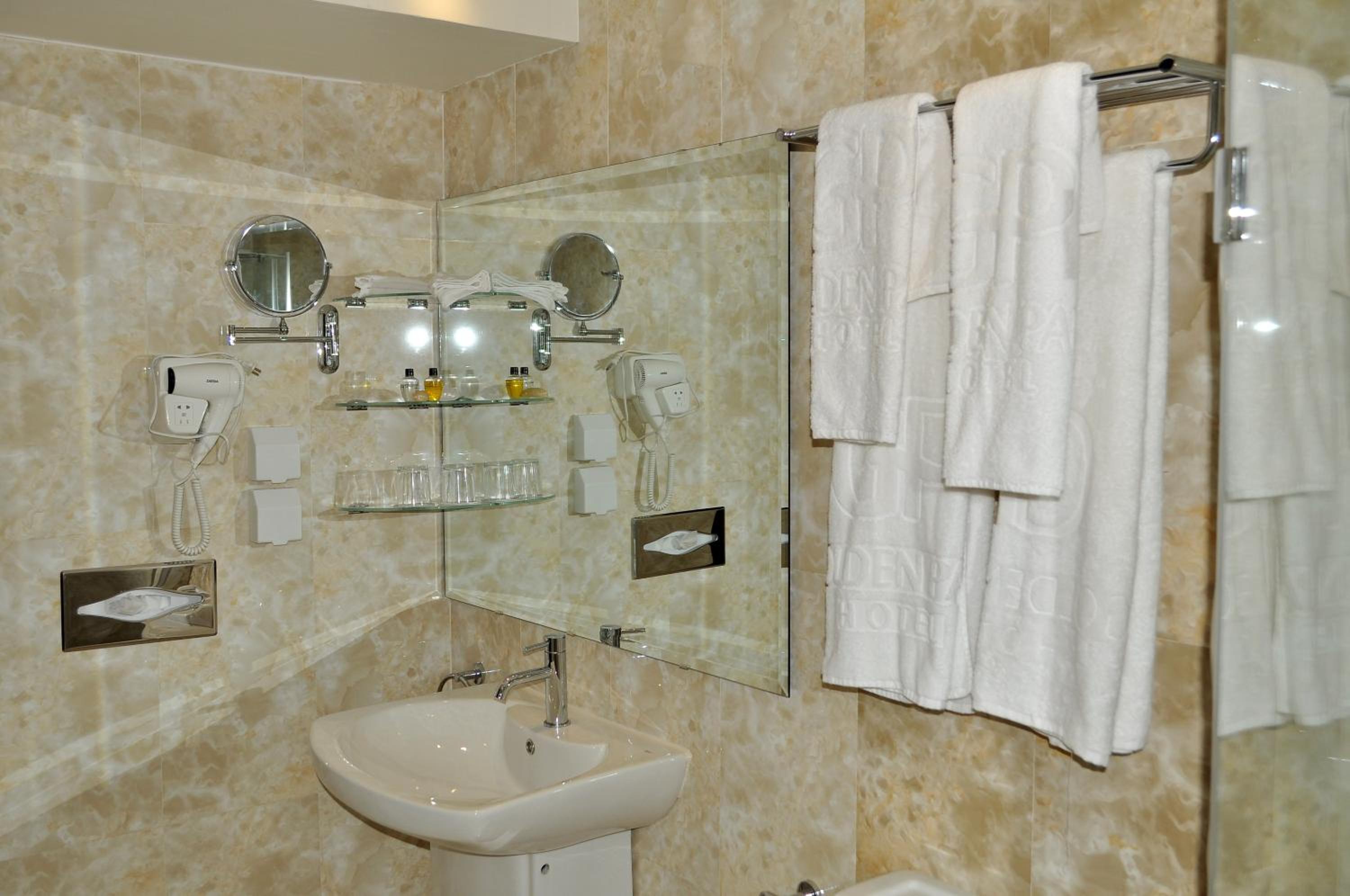 Standard Double or Twin Room photo 2