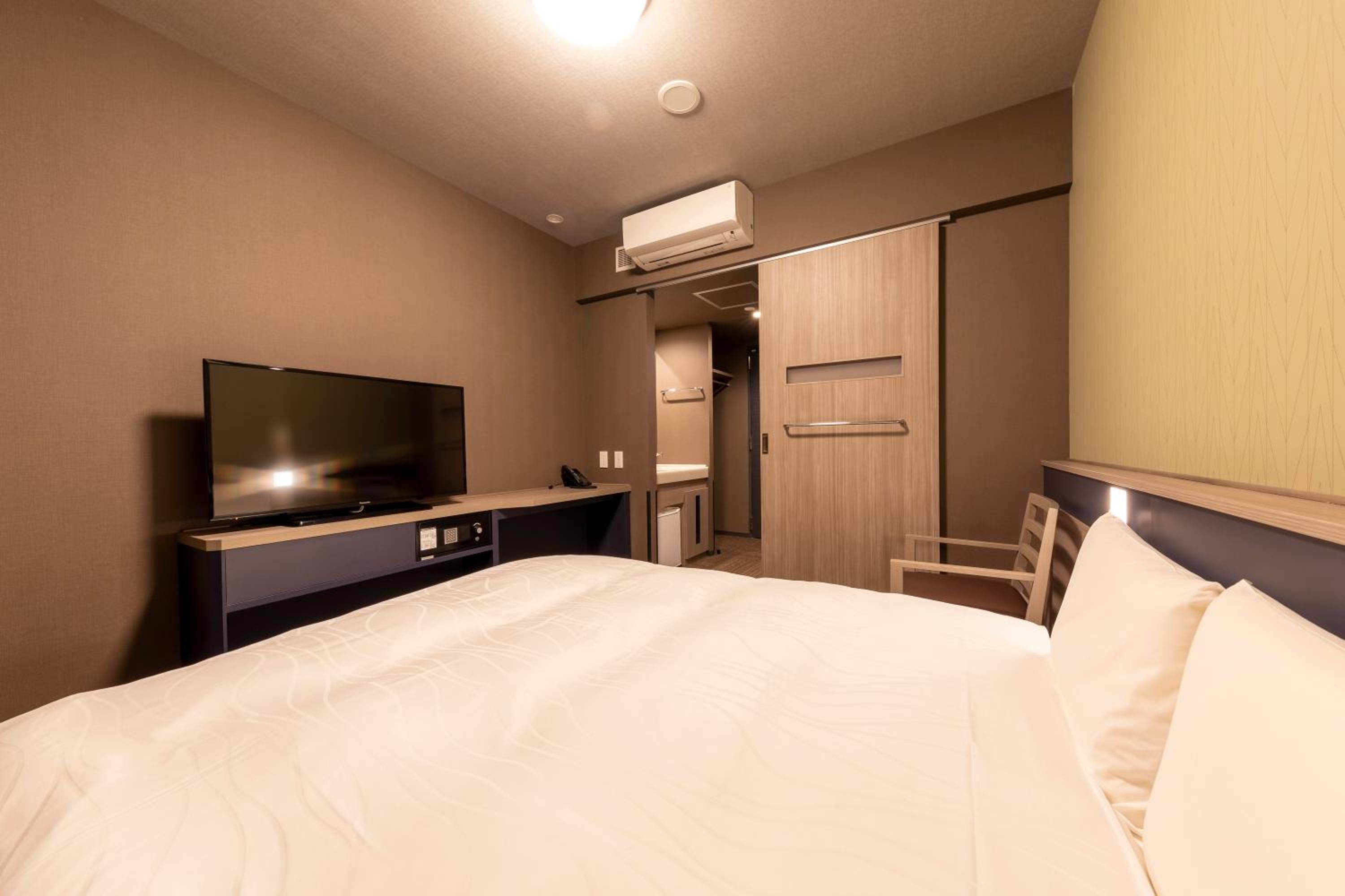 Queen Room - Non-Smoking - Photo 7