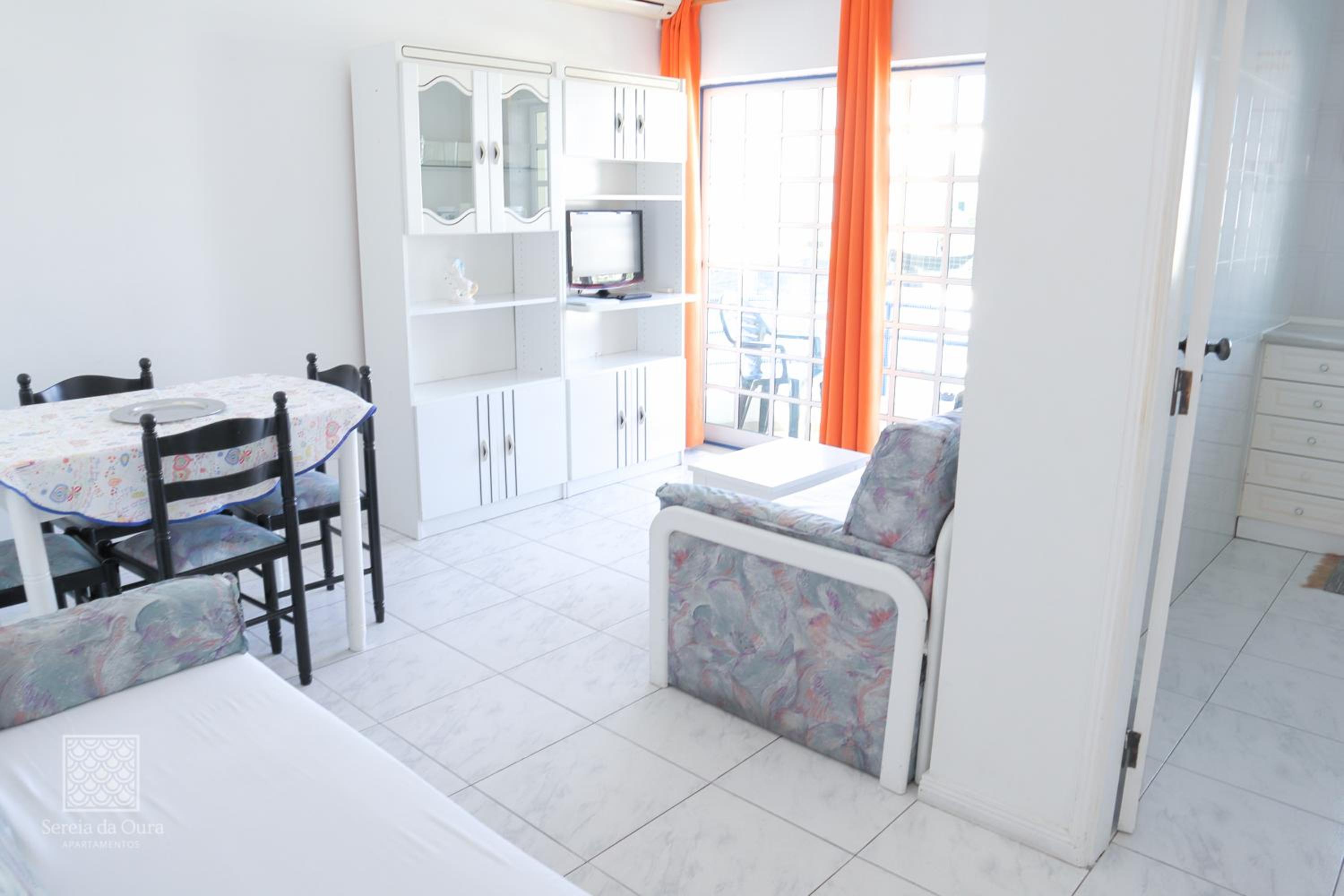One-Bedroom Apartment with Balcony and Pool View photo 2