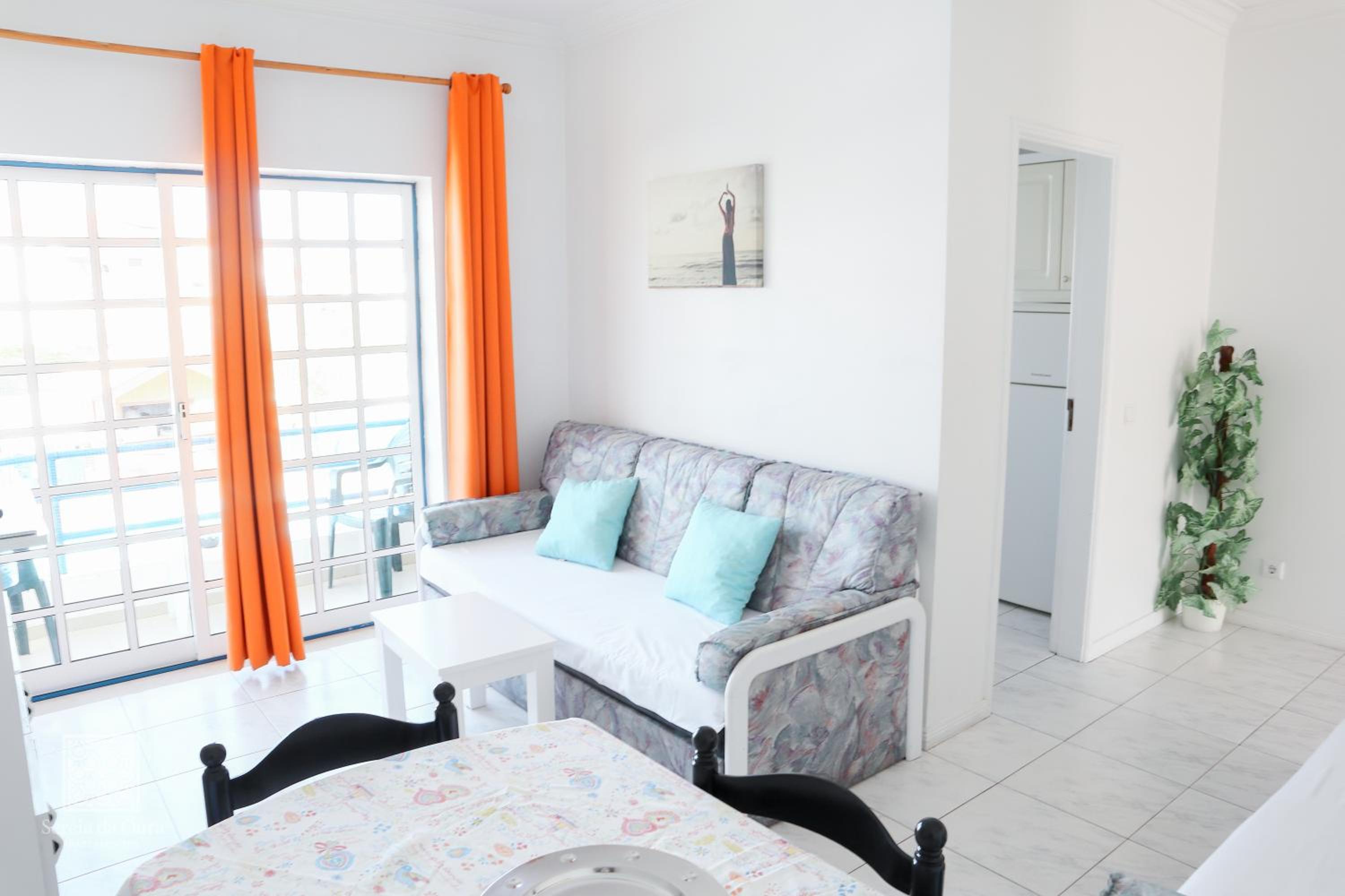 One-Bedroom Apartment with Balcony and Pool View photo 3