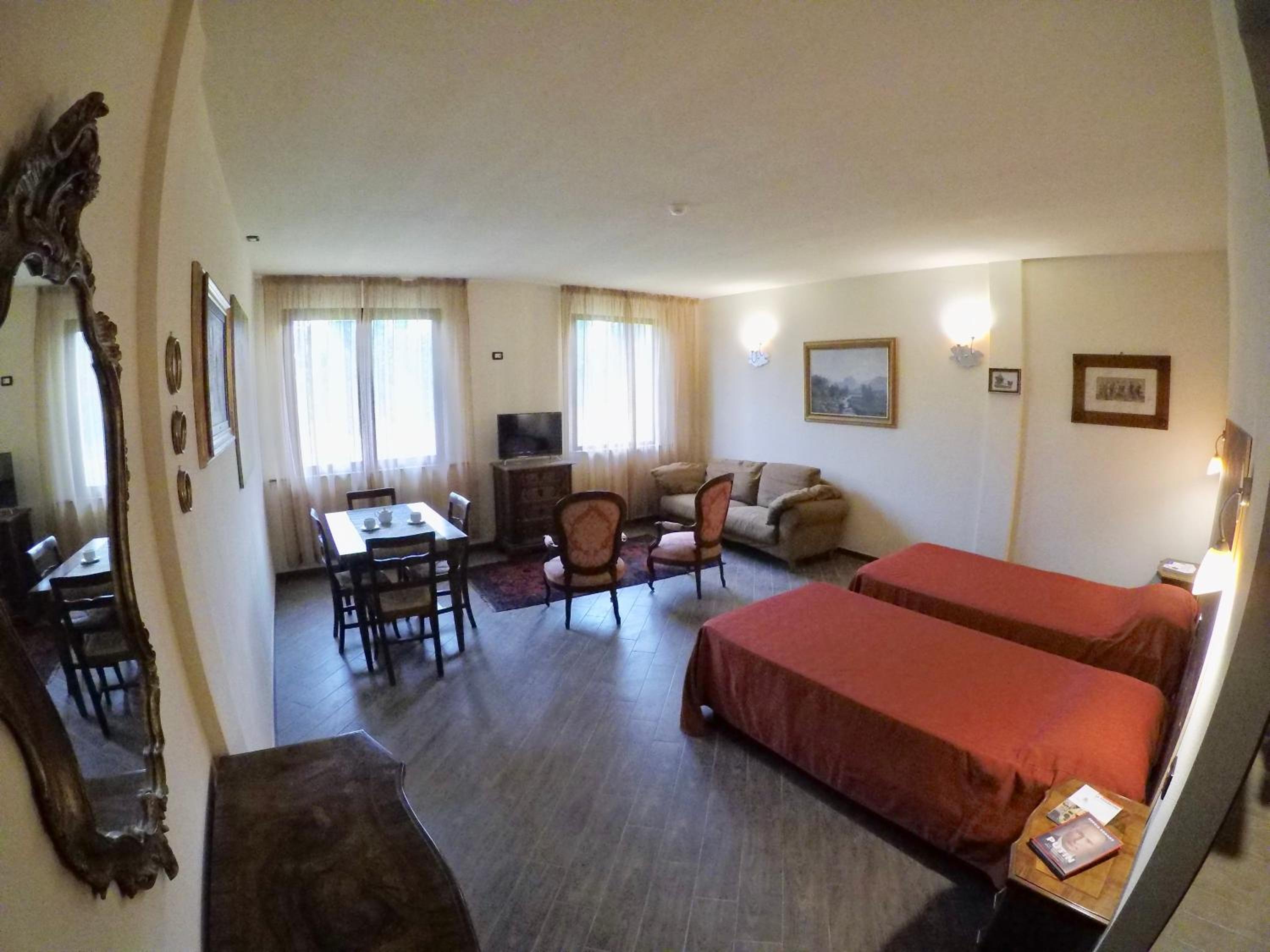 Double Room - Photo 10