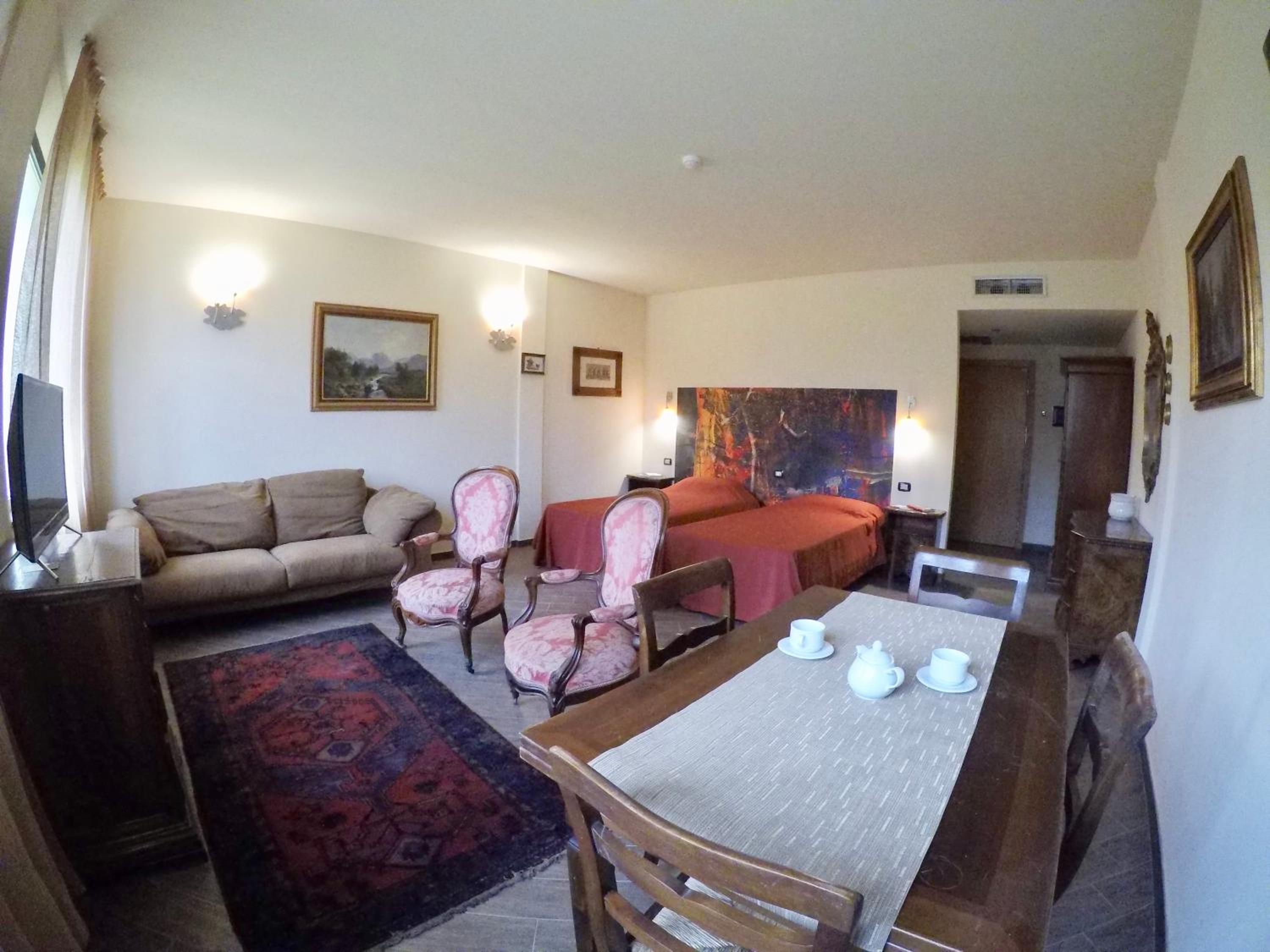 Double Room - Photo 2