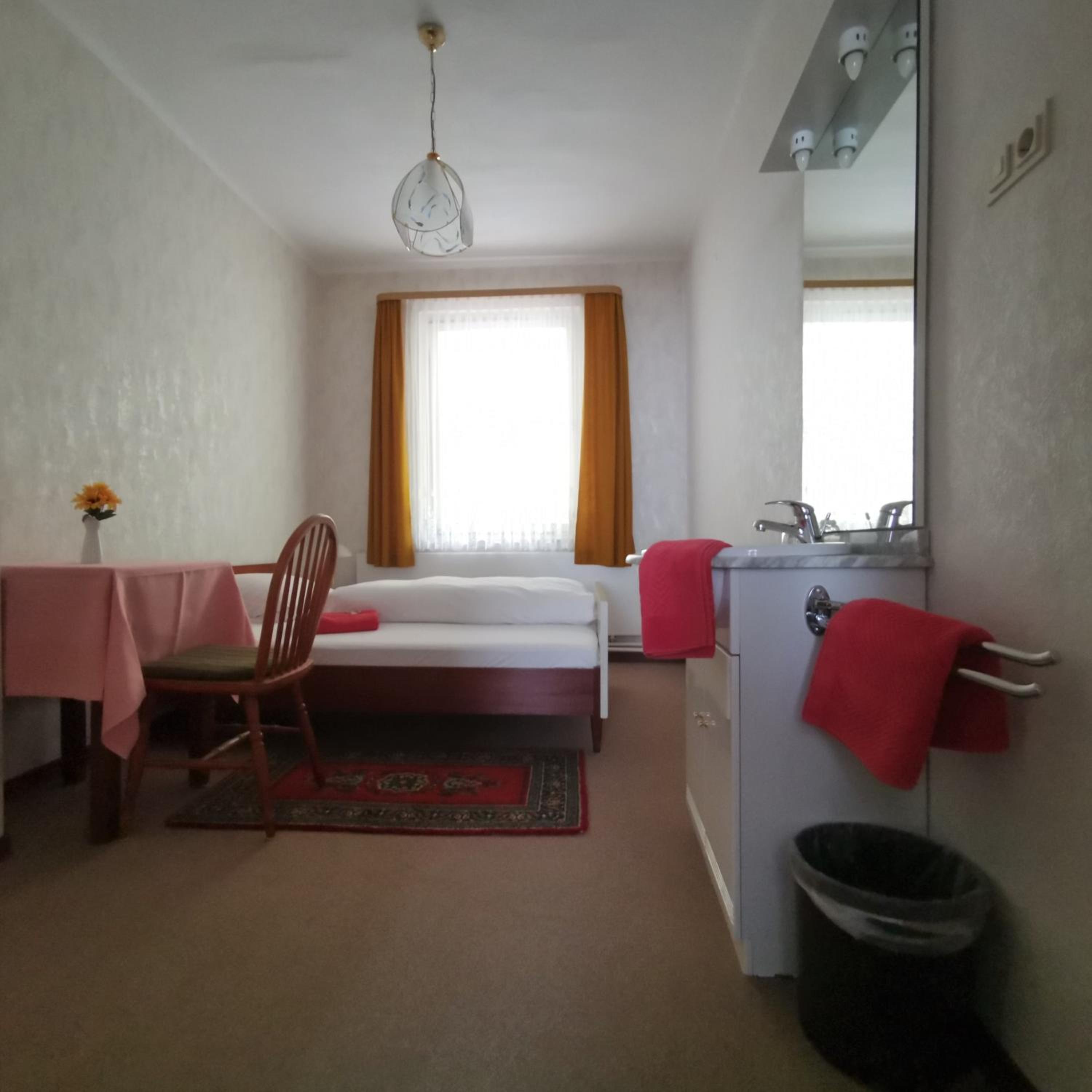Double Room with Shared Bathroom photo 2