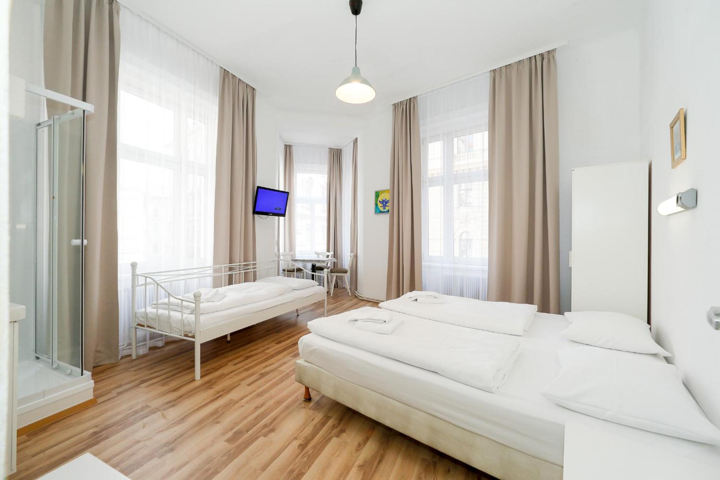 Triple Room with Shared Toilet