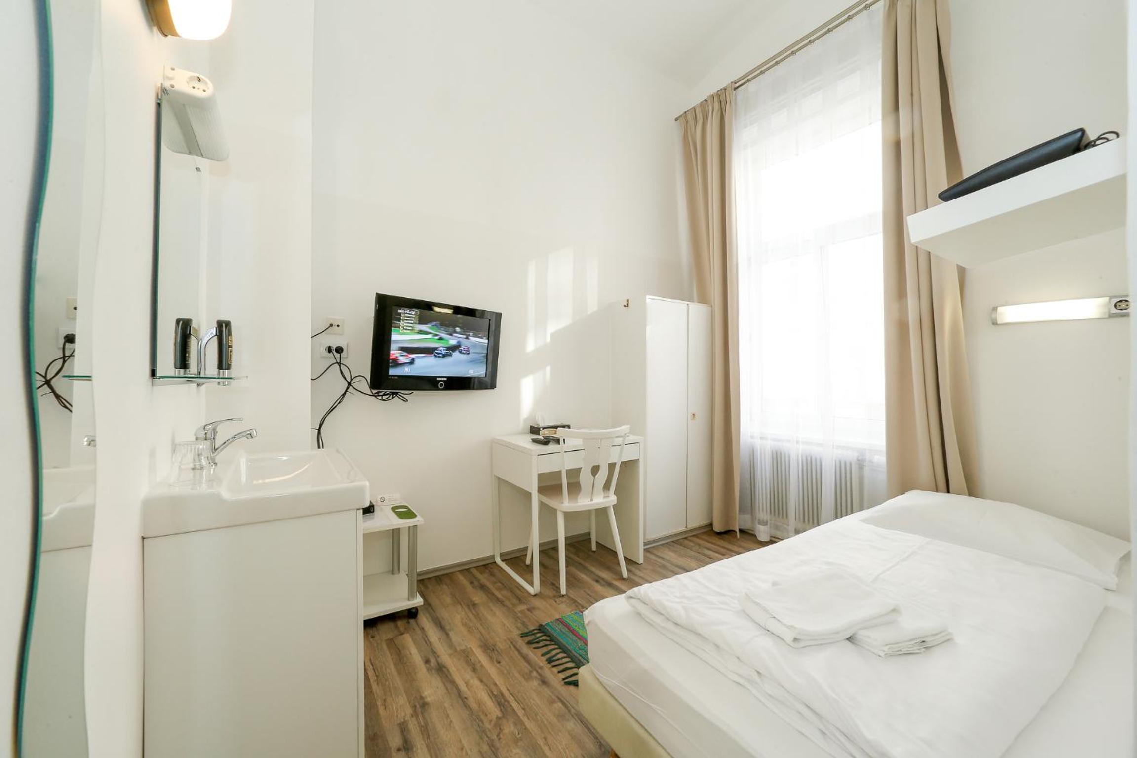 Single Room with Shared Bathroom