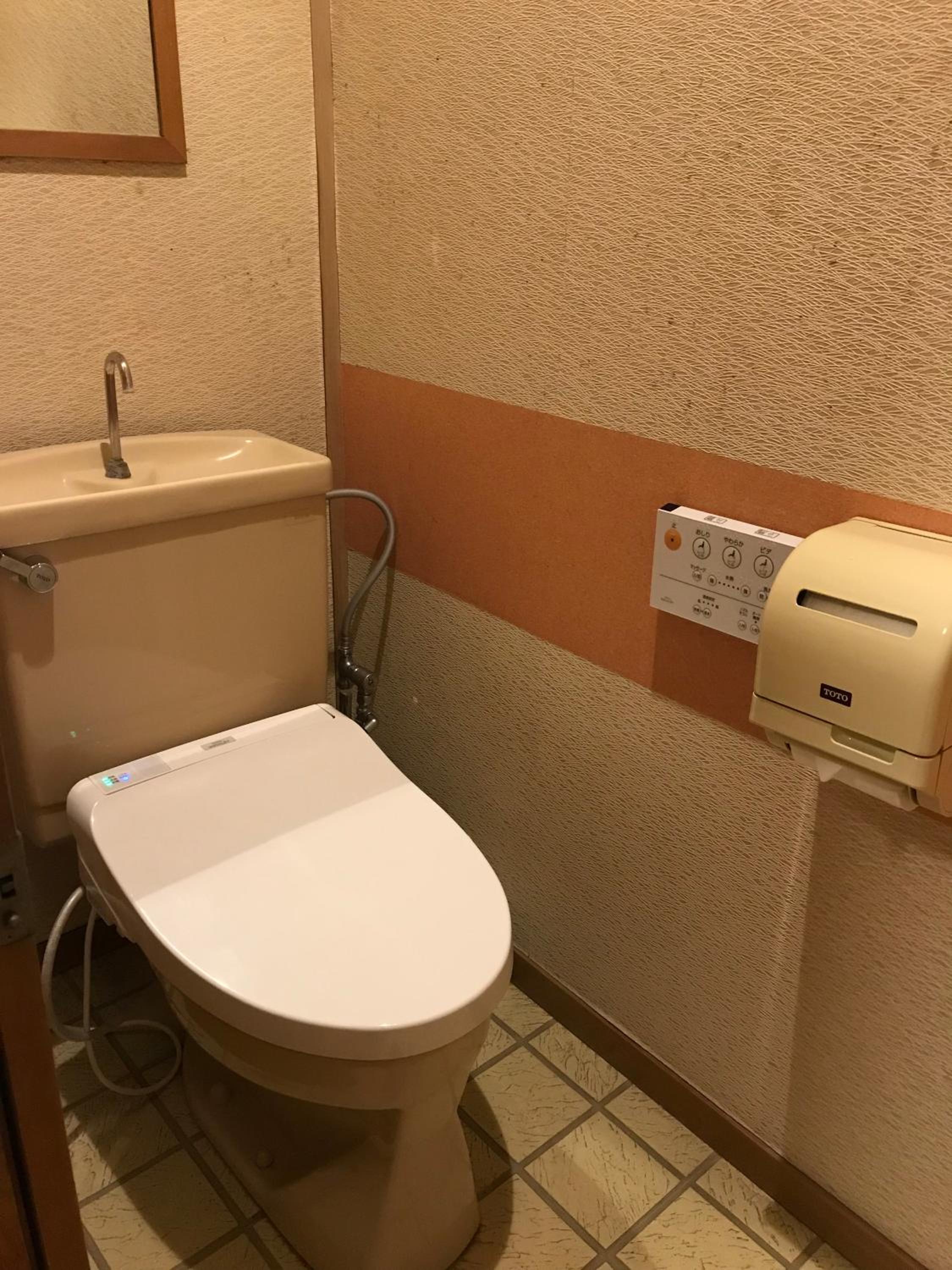 Japanese-Style Room with Shared Bathroom photo 2
