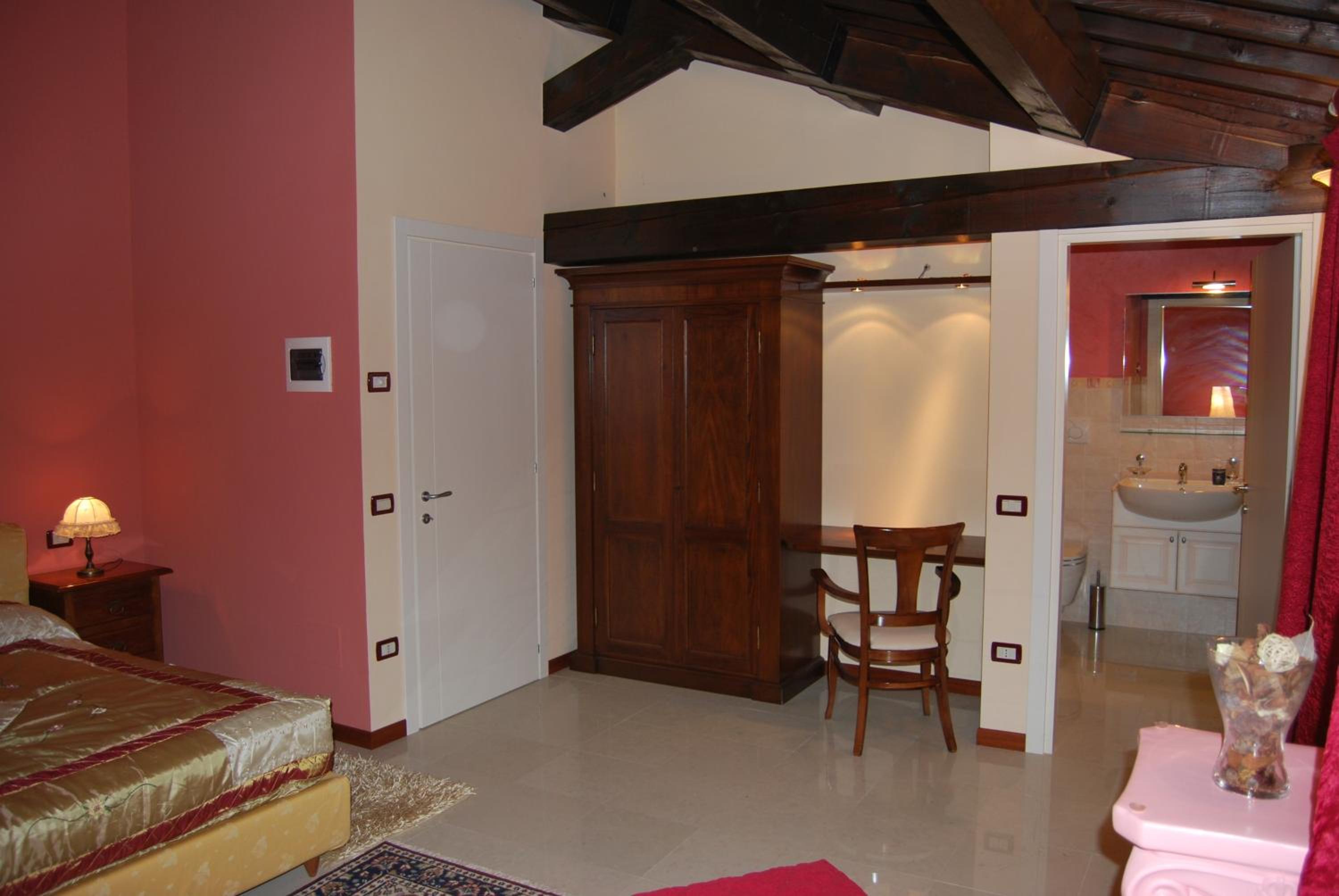Suite with Park View photo 2