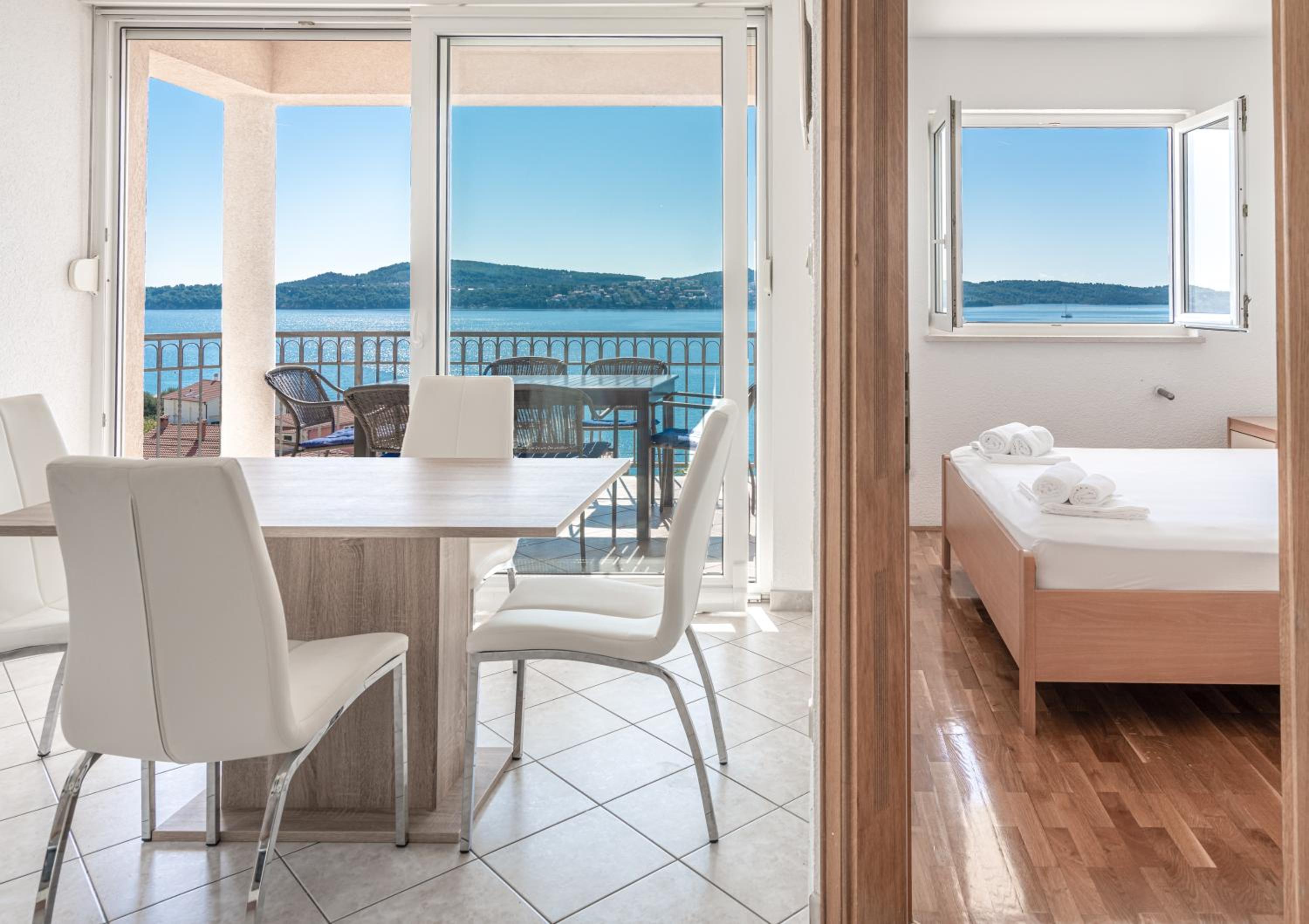 Apartamento de dos habitaciones con vista al mar