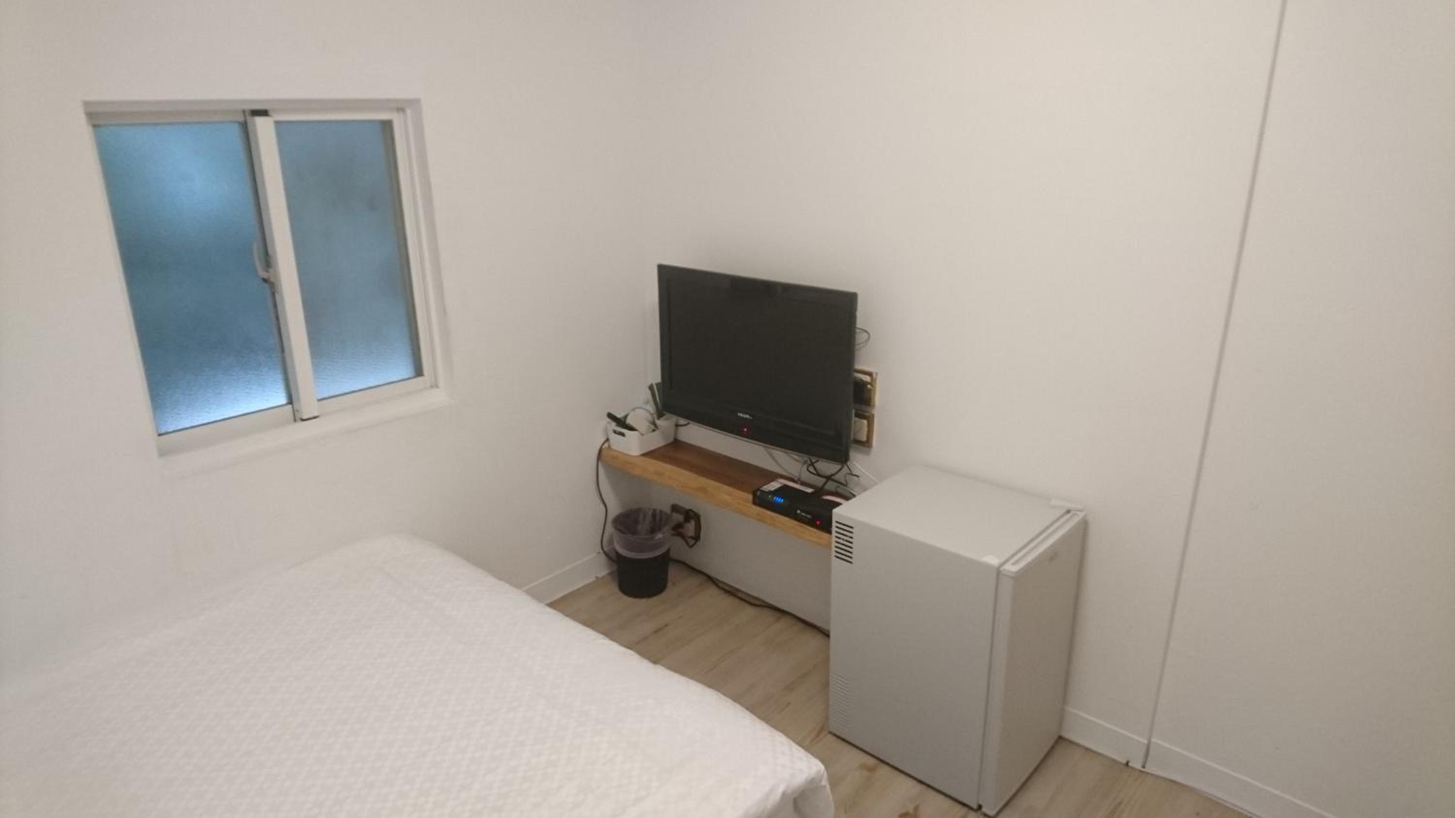 Budget Double Room photo 3